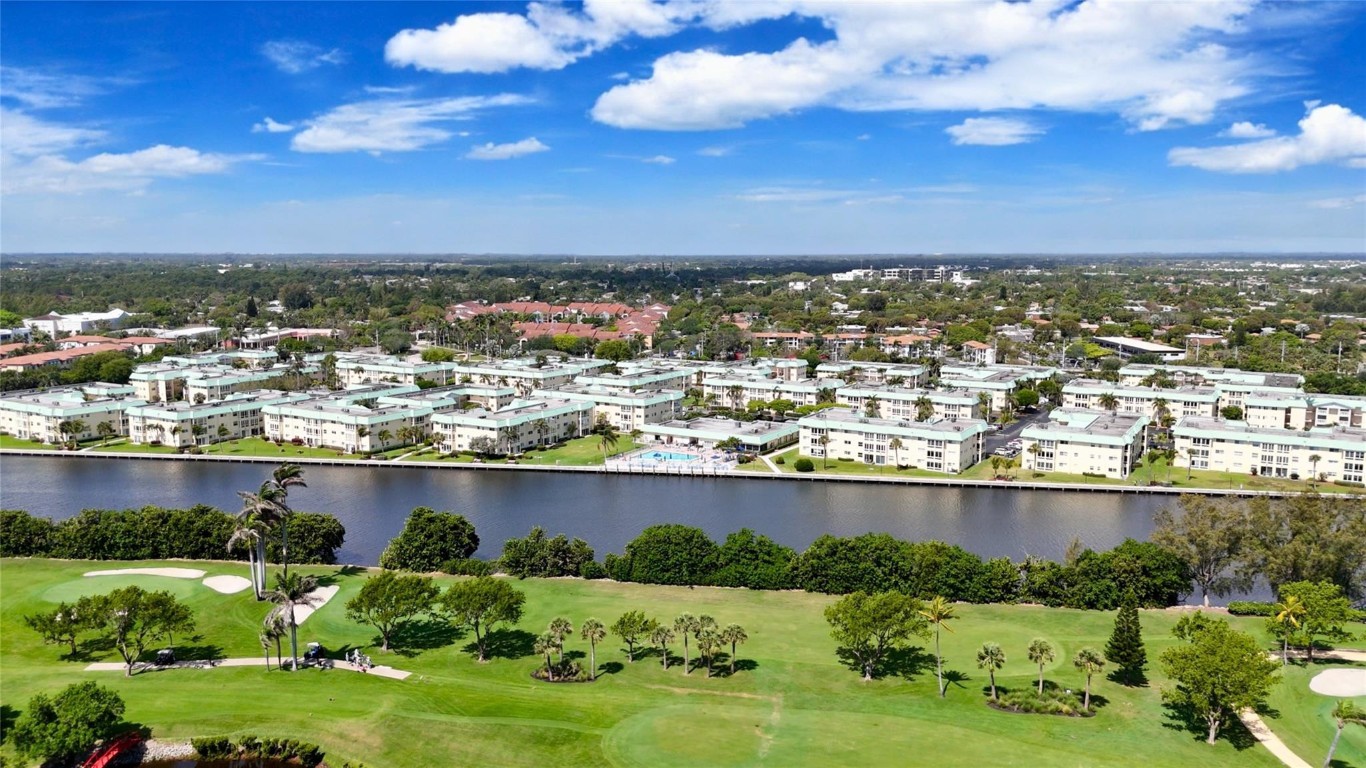 17 Colonial Club Dr 204