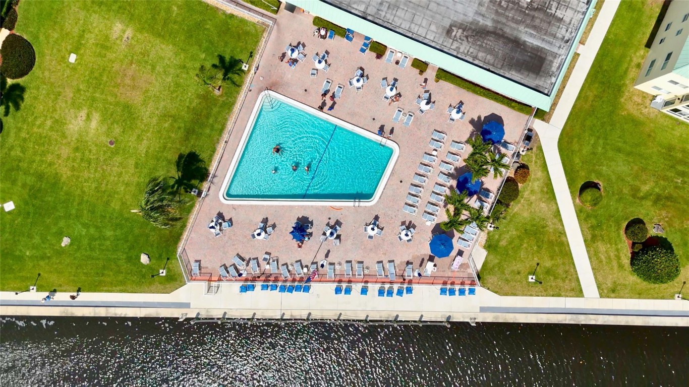 17 Colonial Club Dr 204