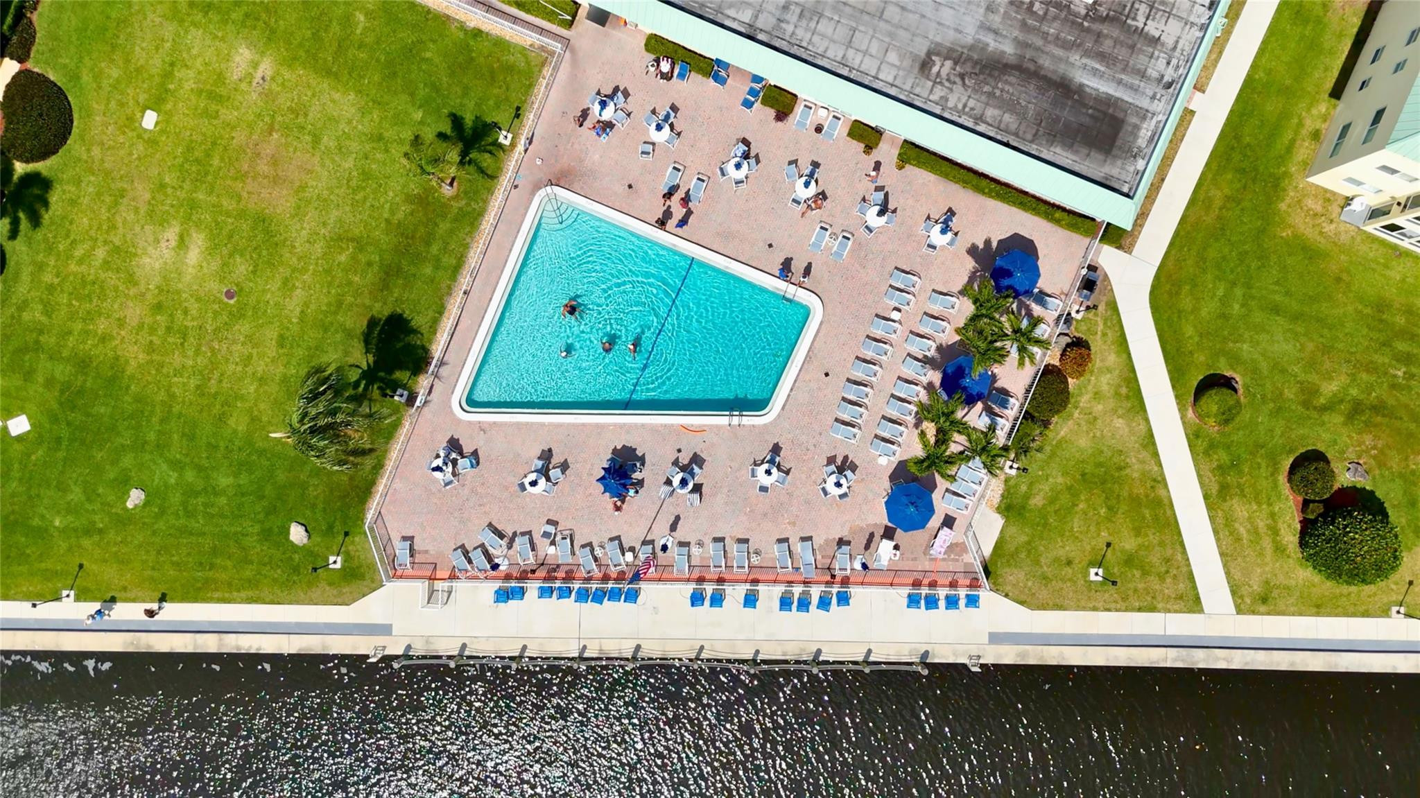 17 Colonial Club Dr 204