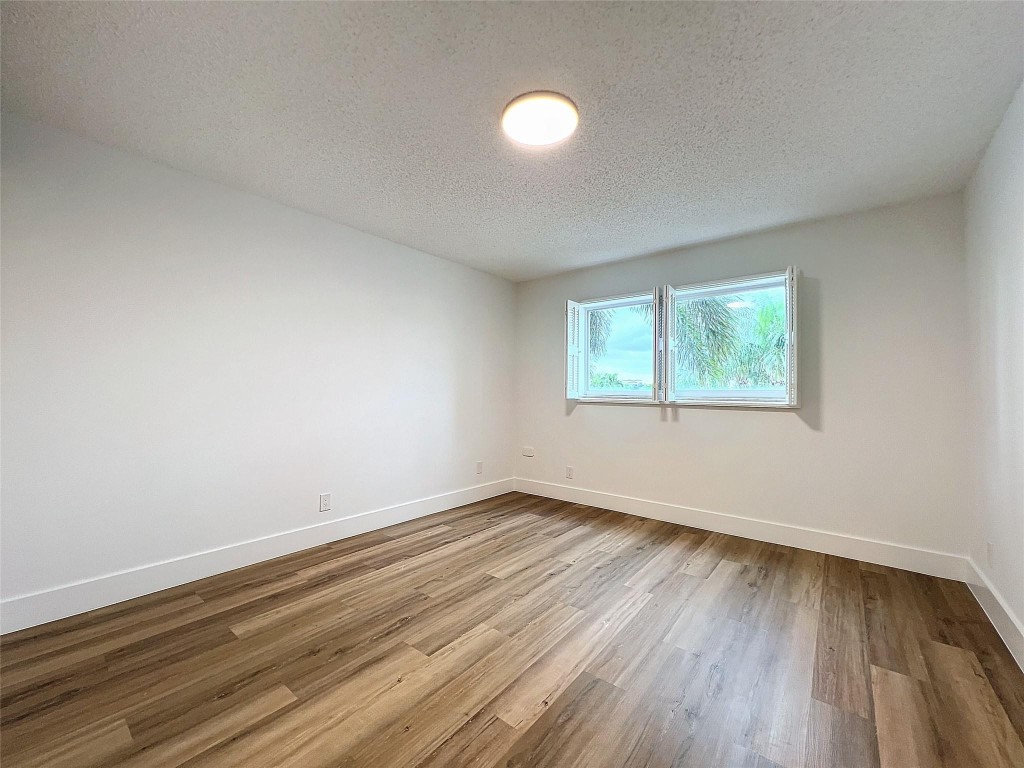 17 Colonial Club Dr 204