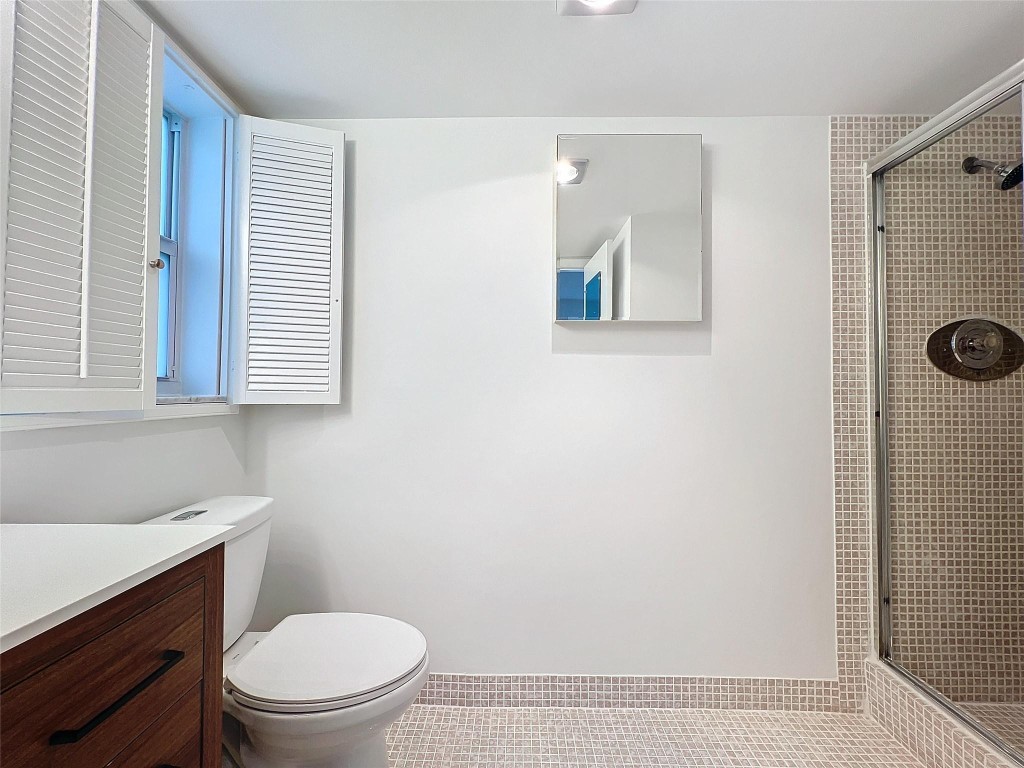 17 Colonial Club Dr 204