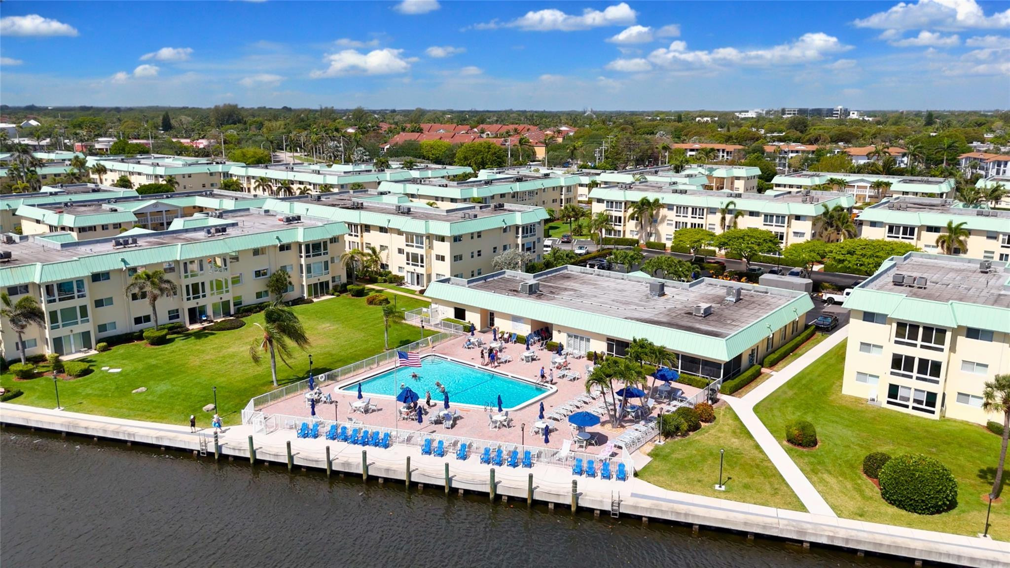 17 Colonial Club Dr 204