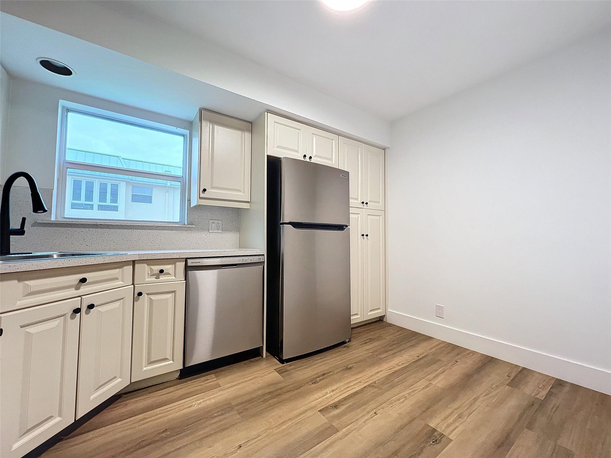 17 Colonial Club Dr 204