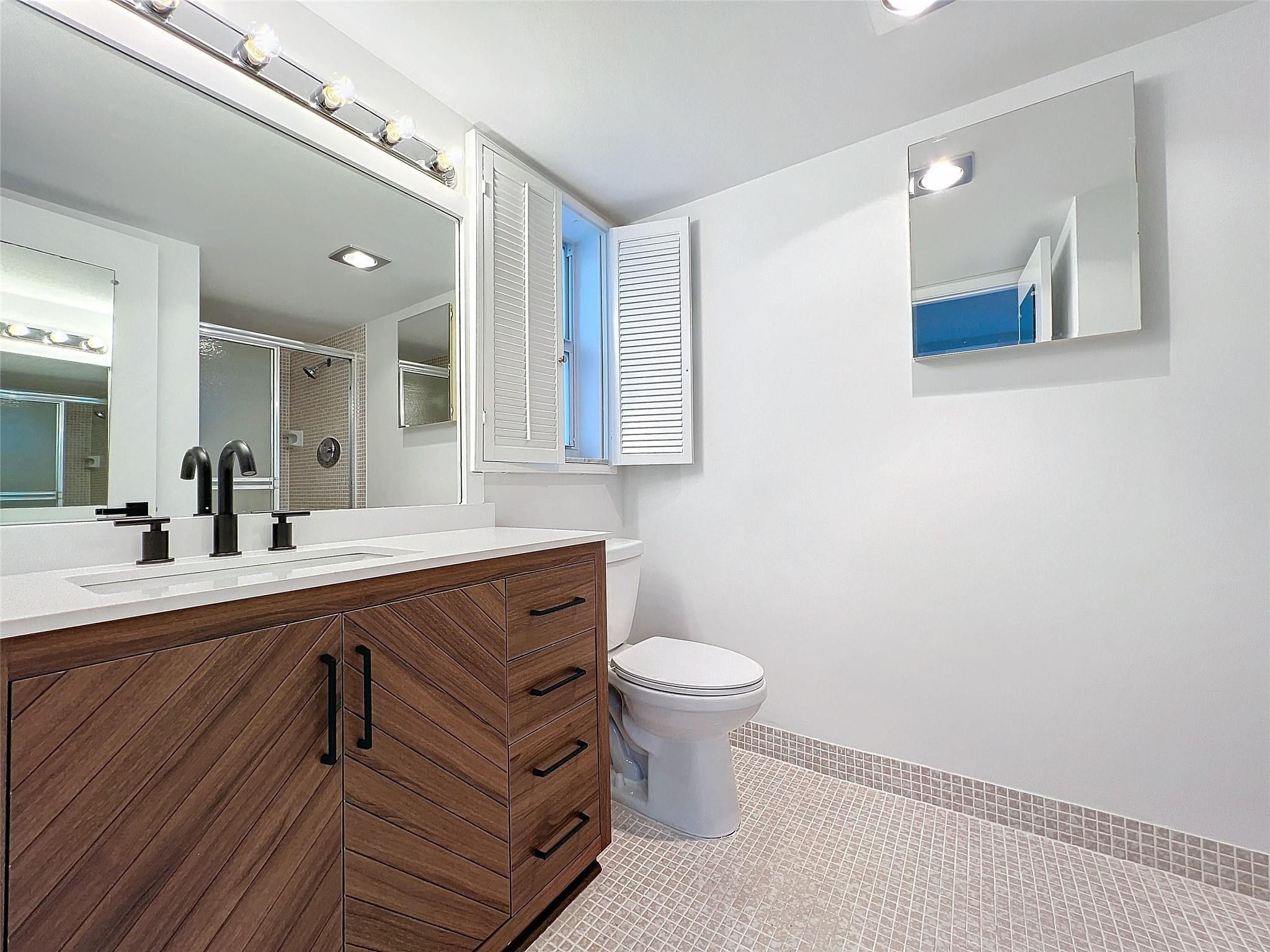 17 Colonial Club Dr 204