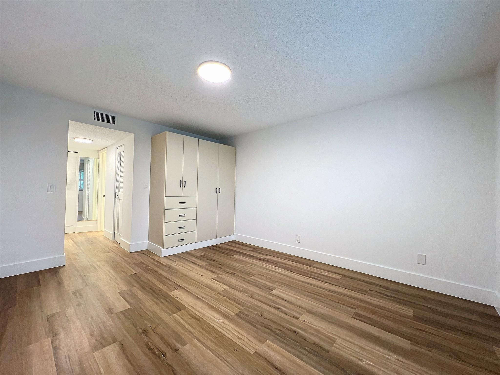 17 Colonial Club Dr 204