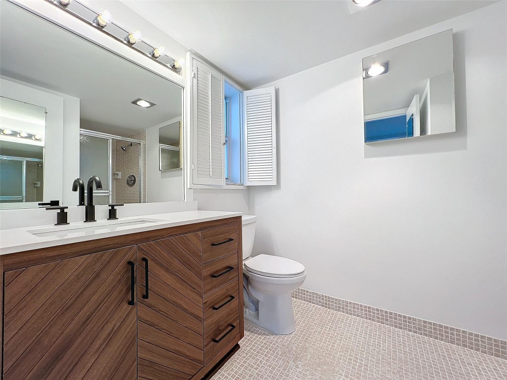 17 Colonial Club Dr 204