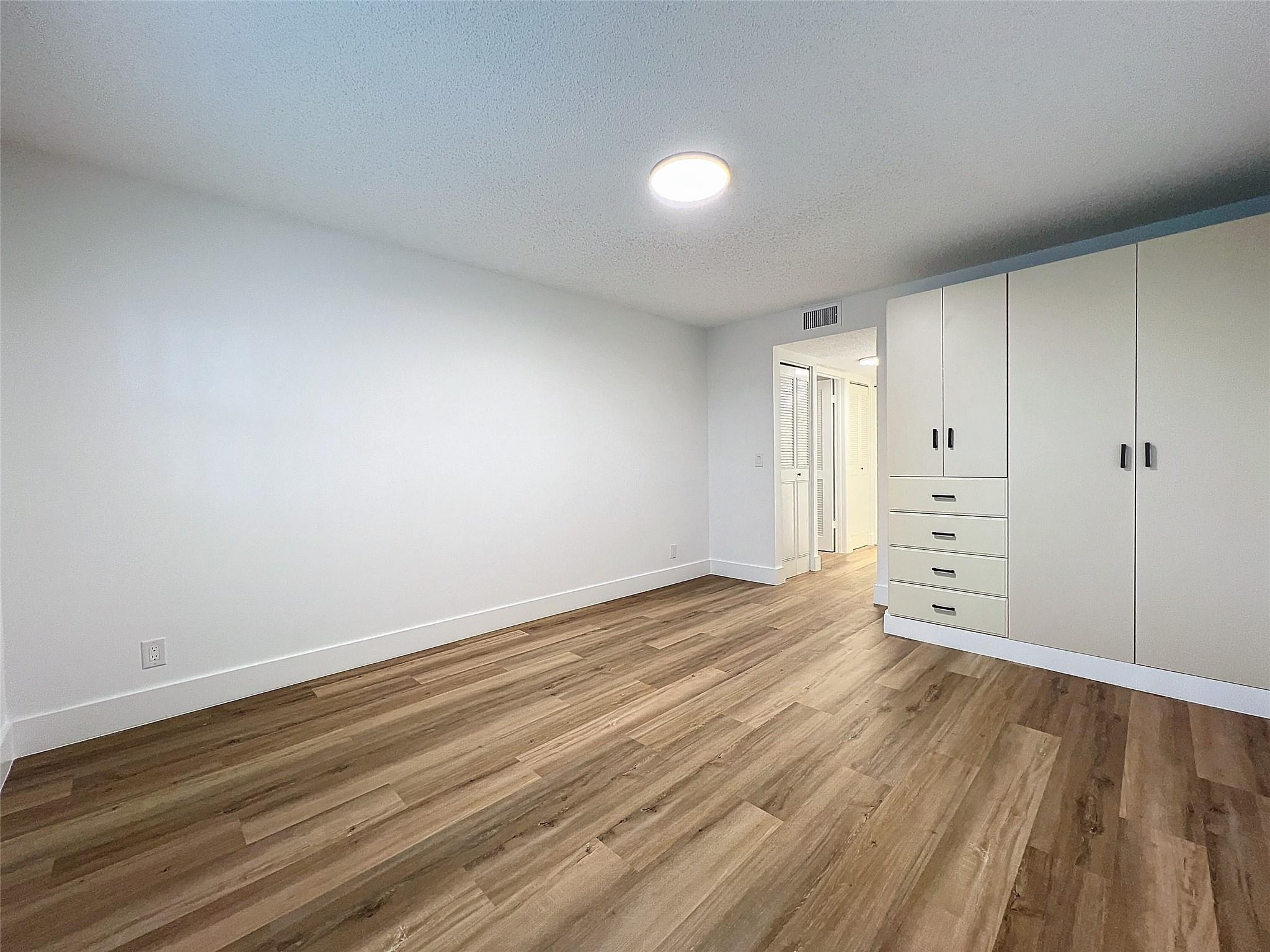 17 Colonial Club Dr 204