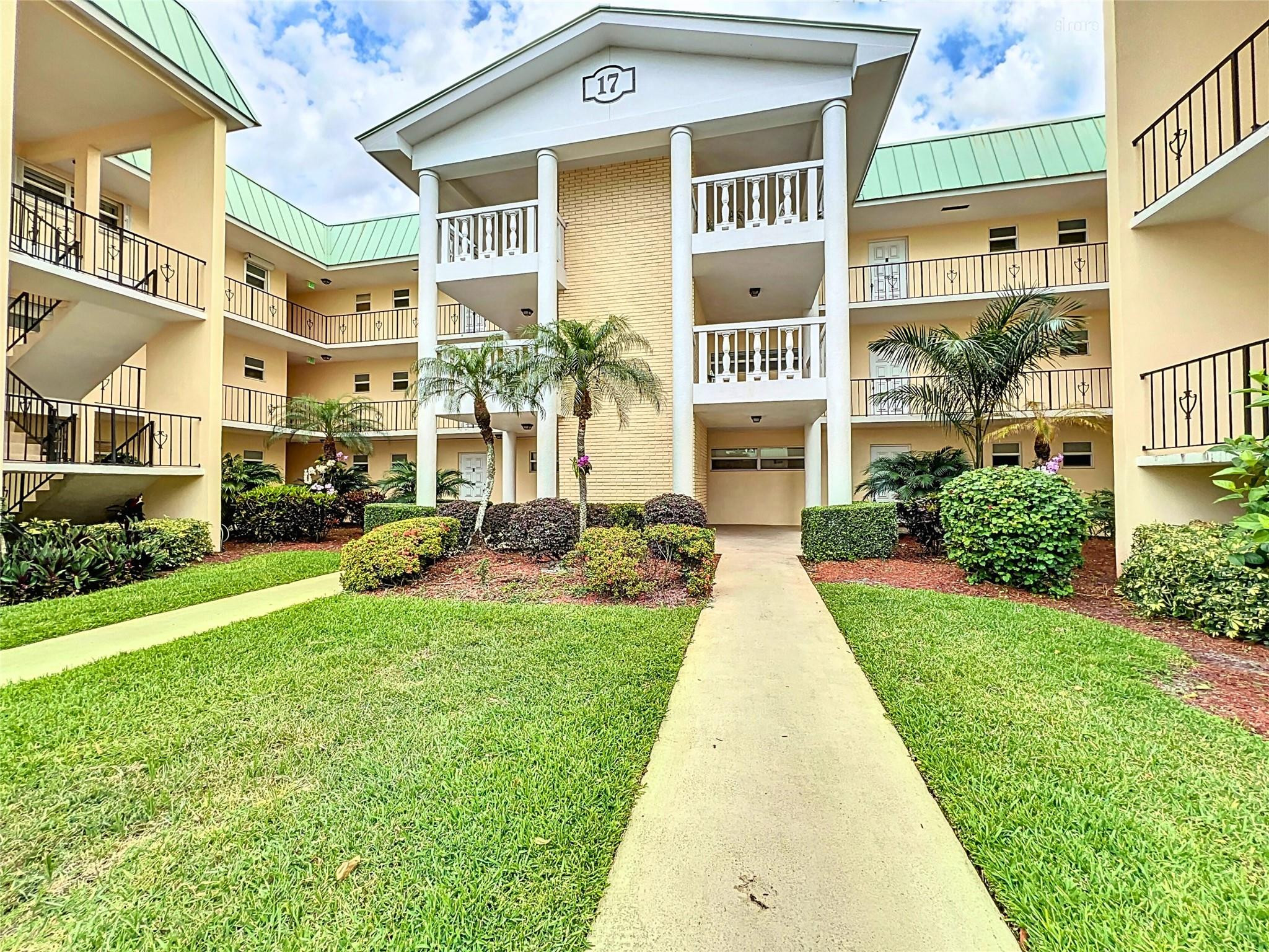 17 Colonial Club Dr 204