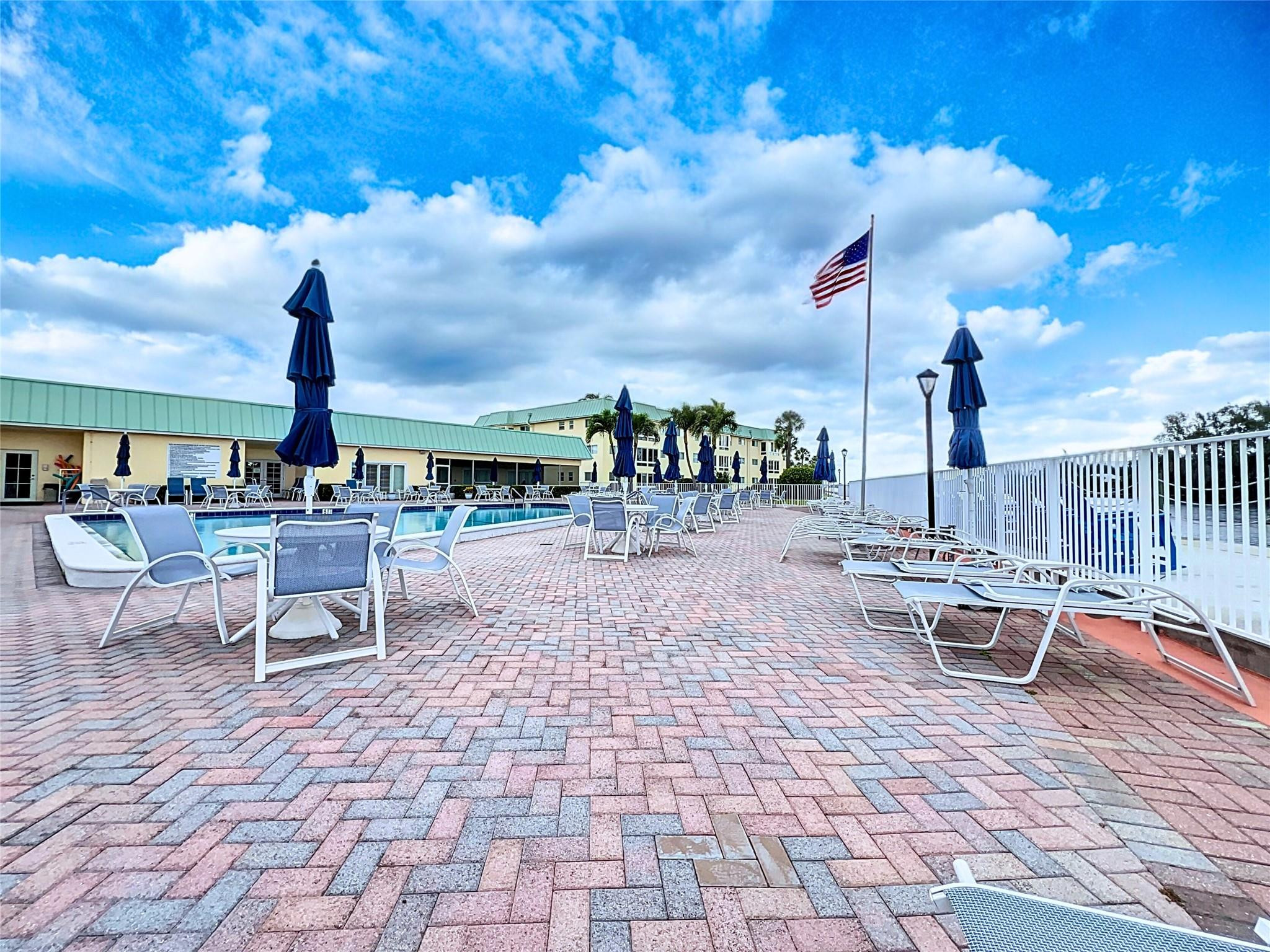 17 Colonial Club Dr 204