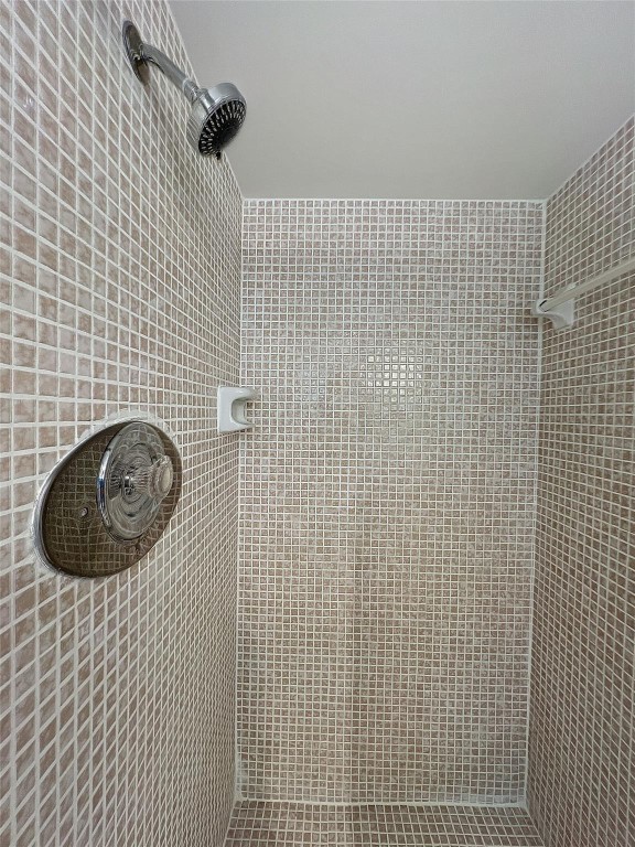 17 Colonial Club Dr 204