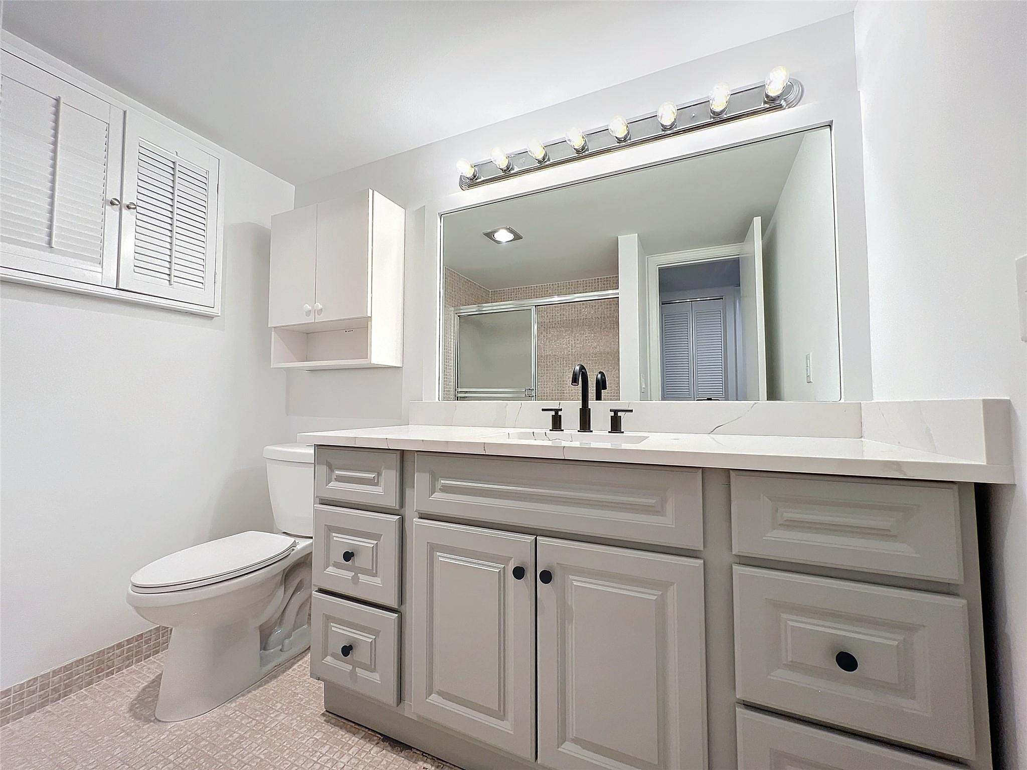 17 Colonial Club Dr 204