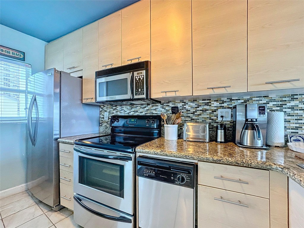 3250 NE 28th Street 712