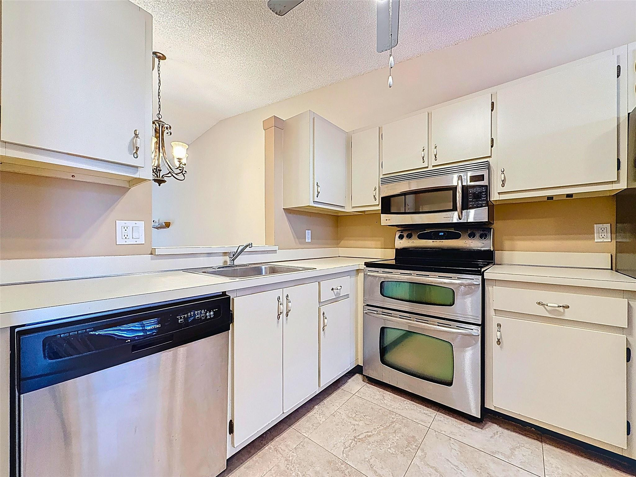 8626 Dreamside Ln 8626