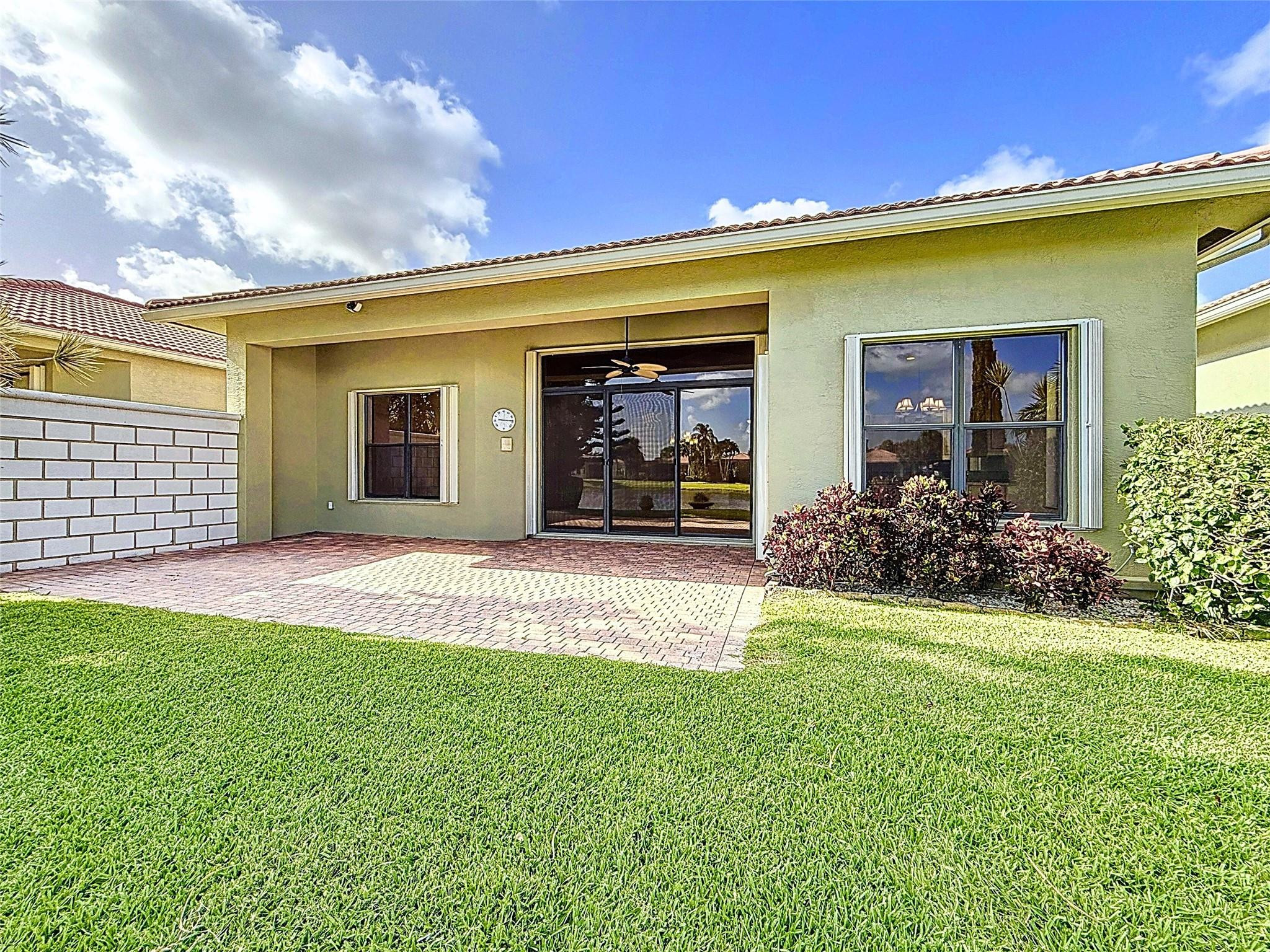 6874 Fabiano Cir