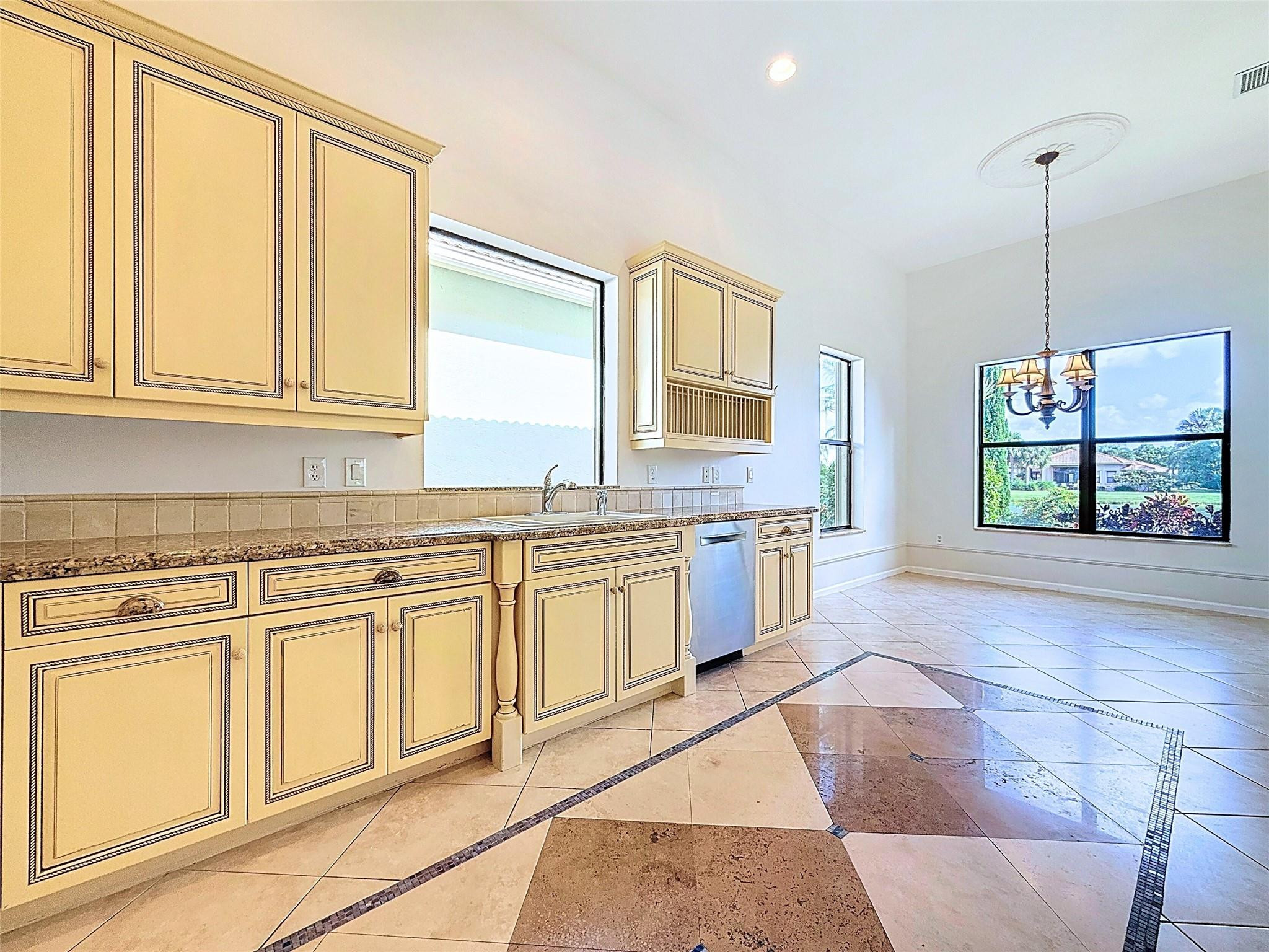6874 Fabiano Cir