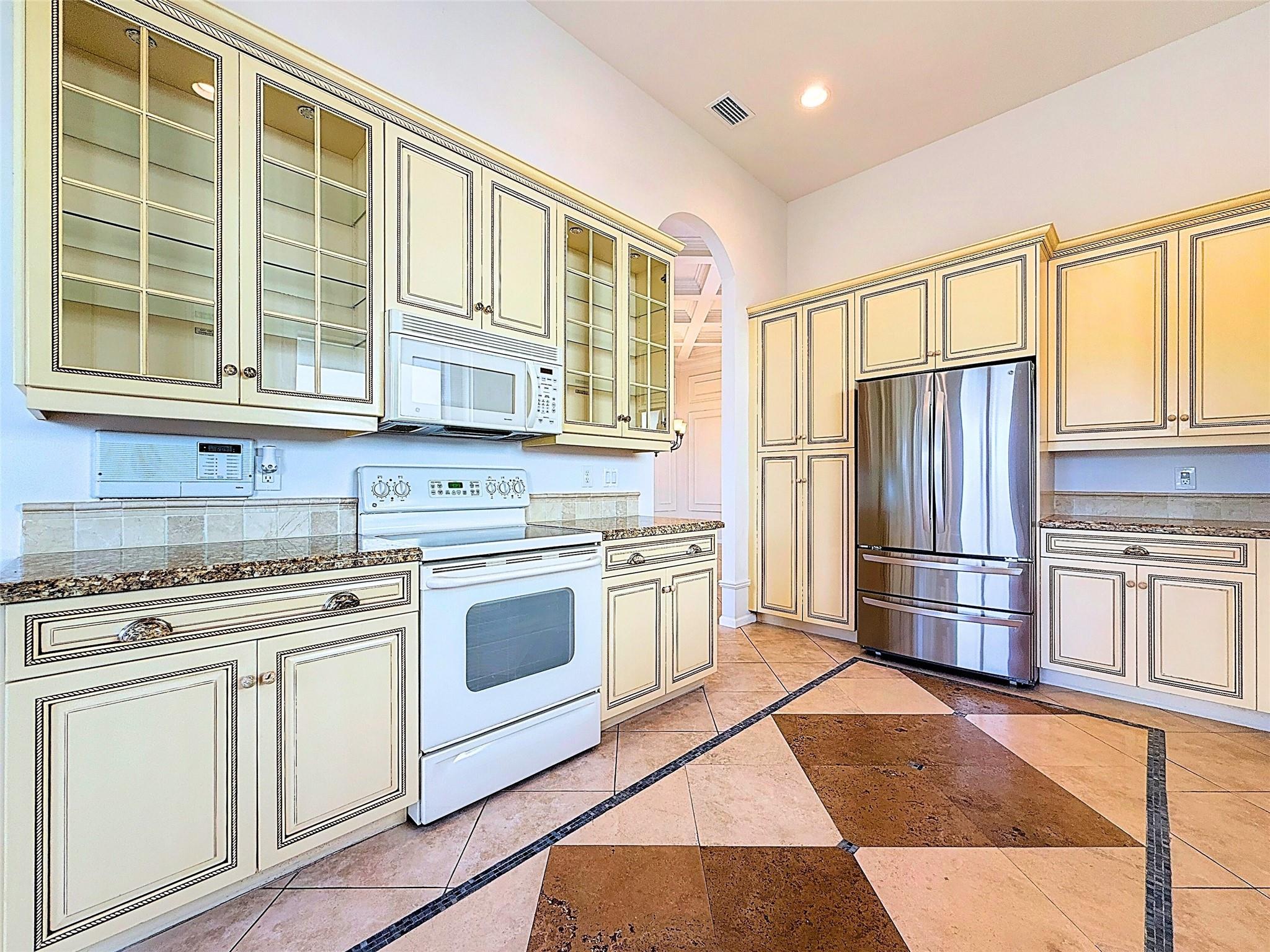 6874 Fabiano Cir