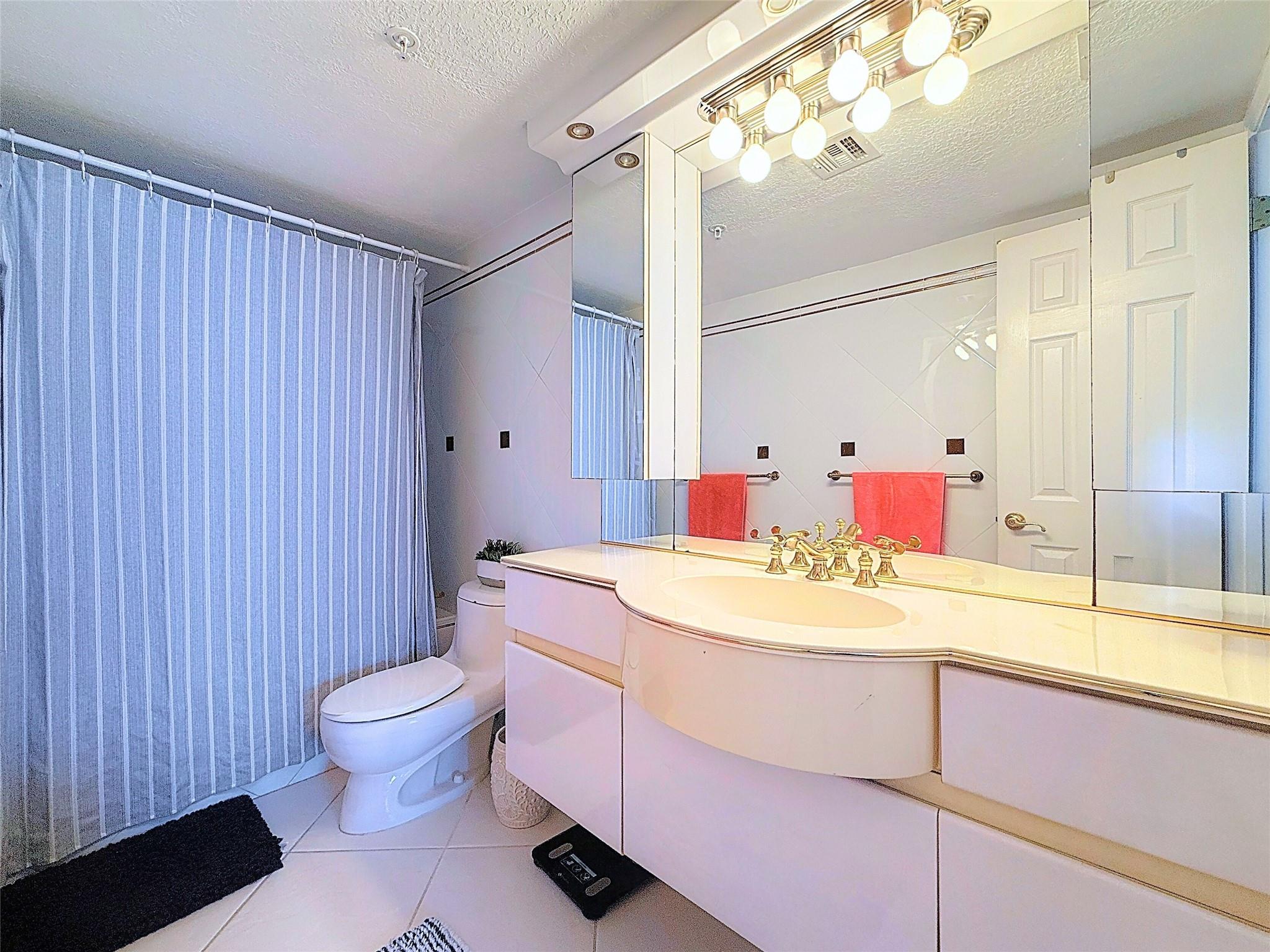 1505 N Riverside Drive 1106