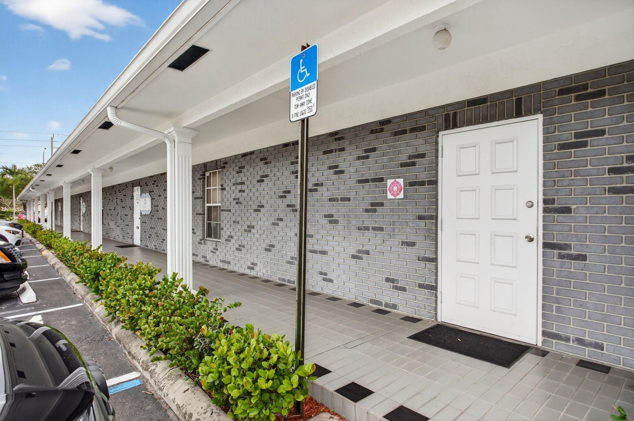 7471 W Oakland Park Boulevard