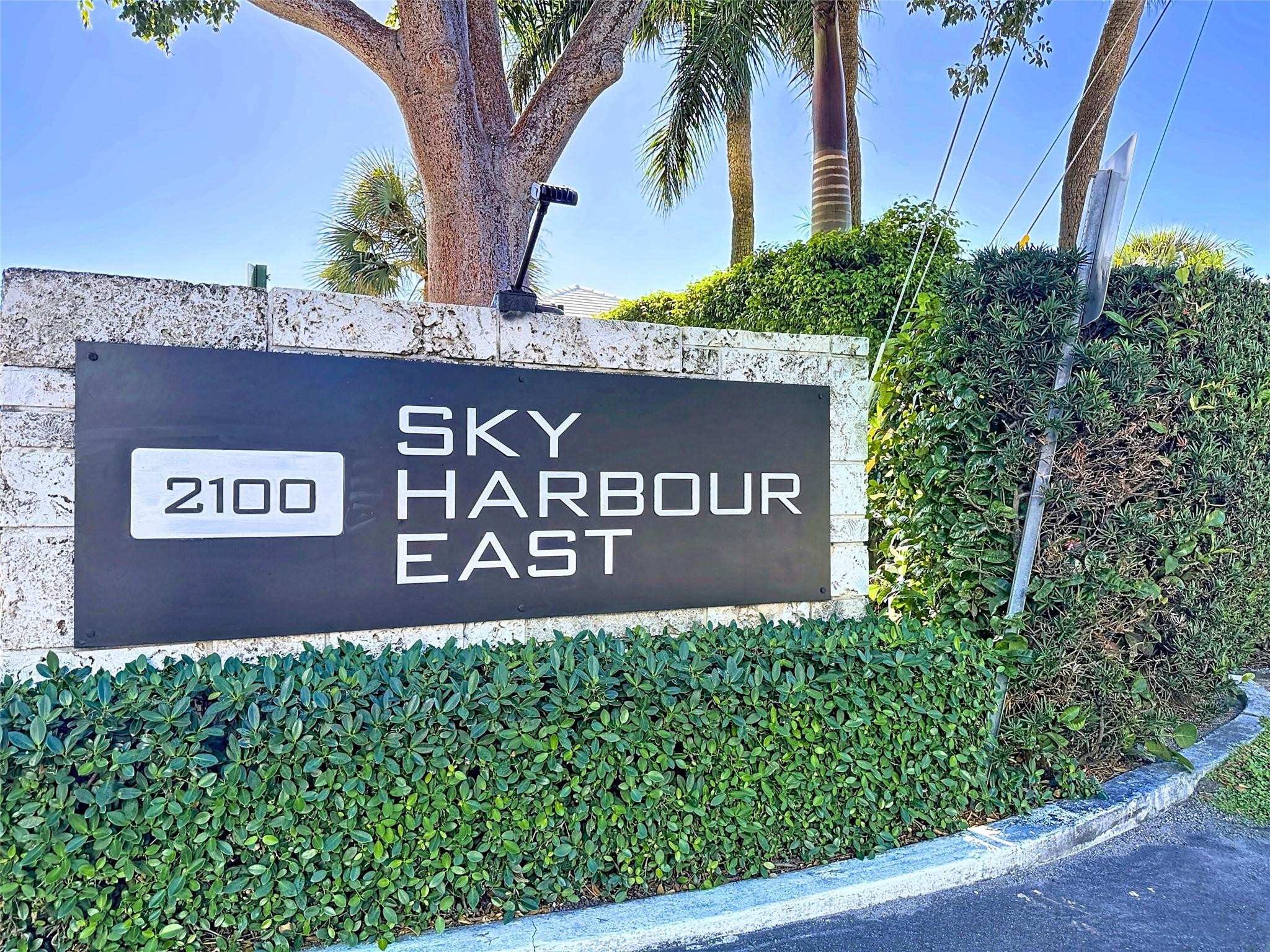 2100 S Ocean Drive 15A