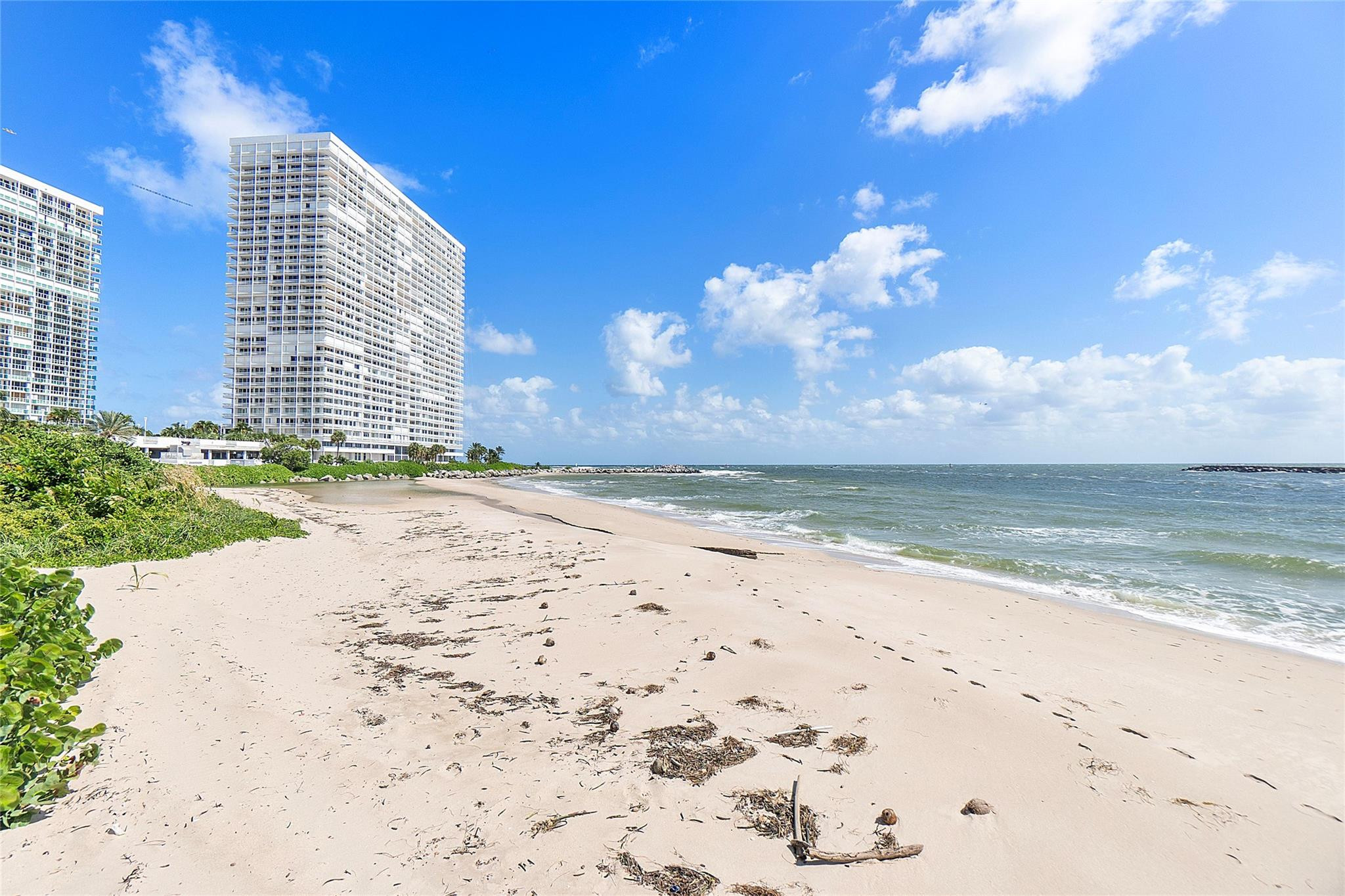 2100 S Ocean Drive 15A