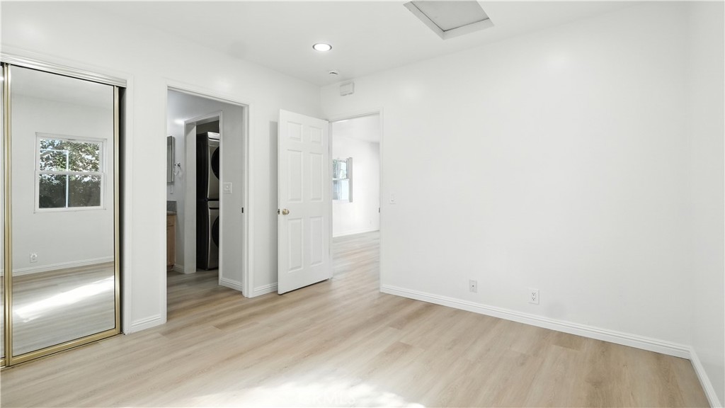300 W Tujunga Avenue 302