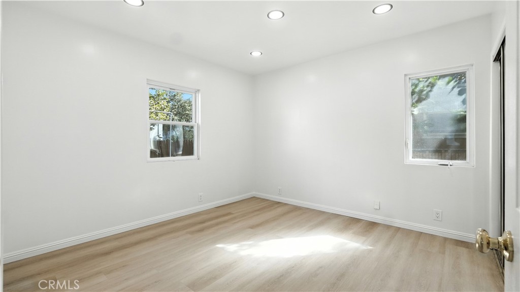 300 W Tujunga Avenue 302