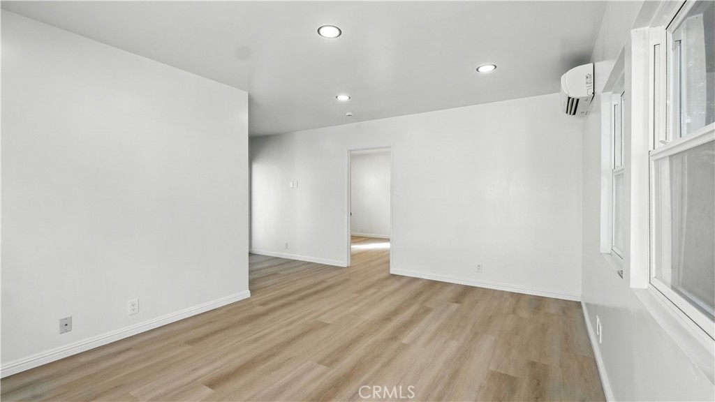 300 W Tujunga Avenue 302