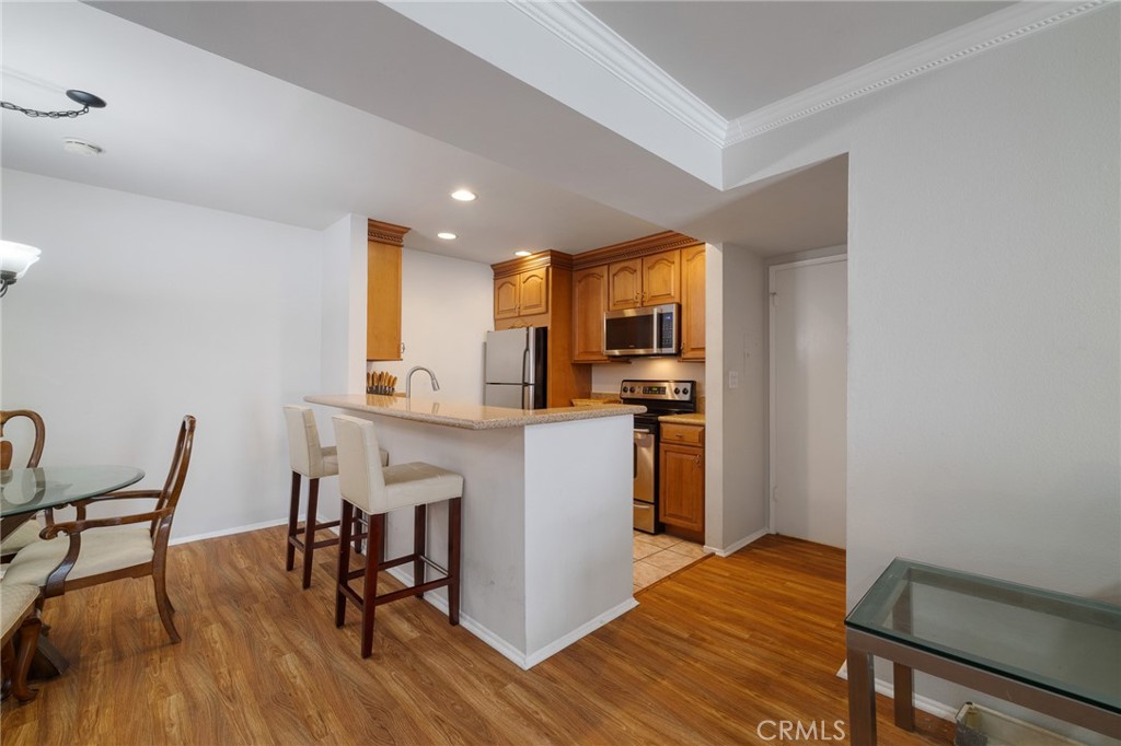 5257 Radford Avenue 212