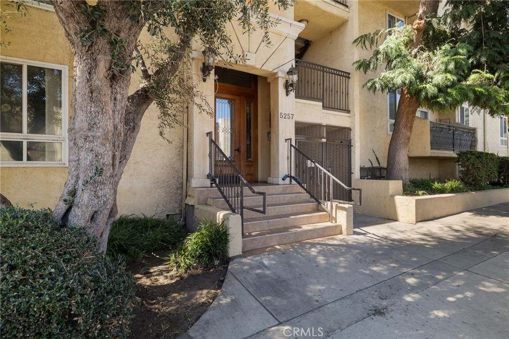 5257 Radford Avenue 212