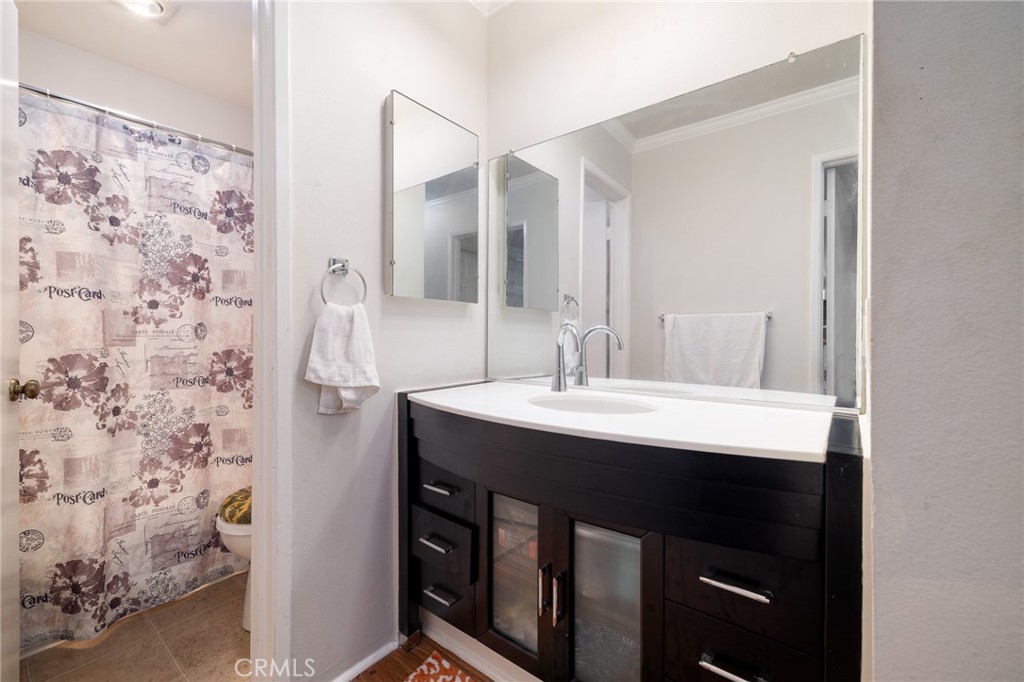 5257 Radford Avenue 212