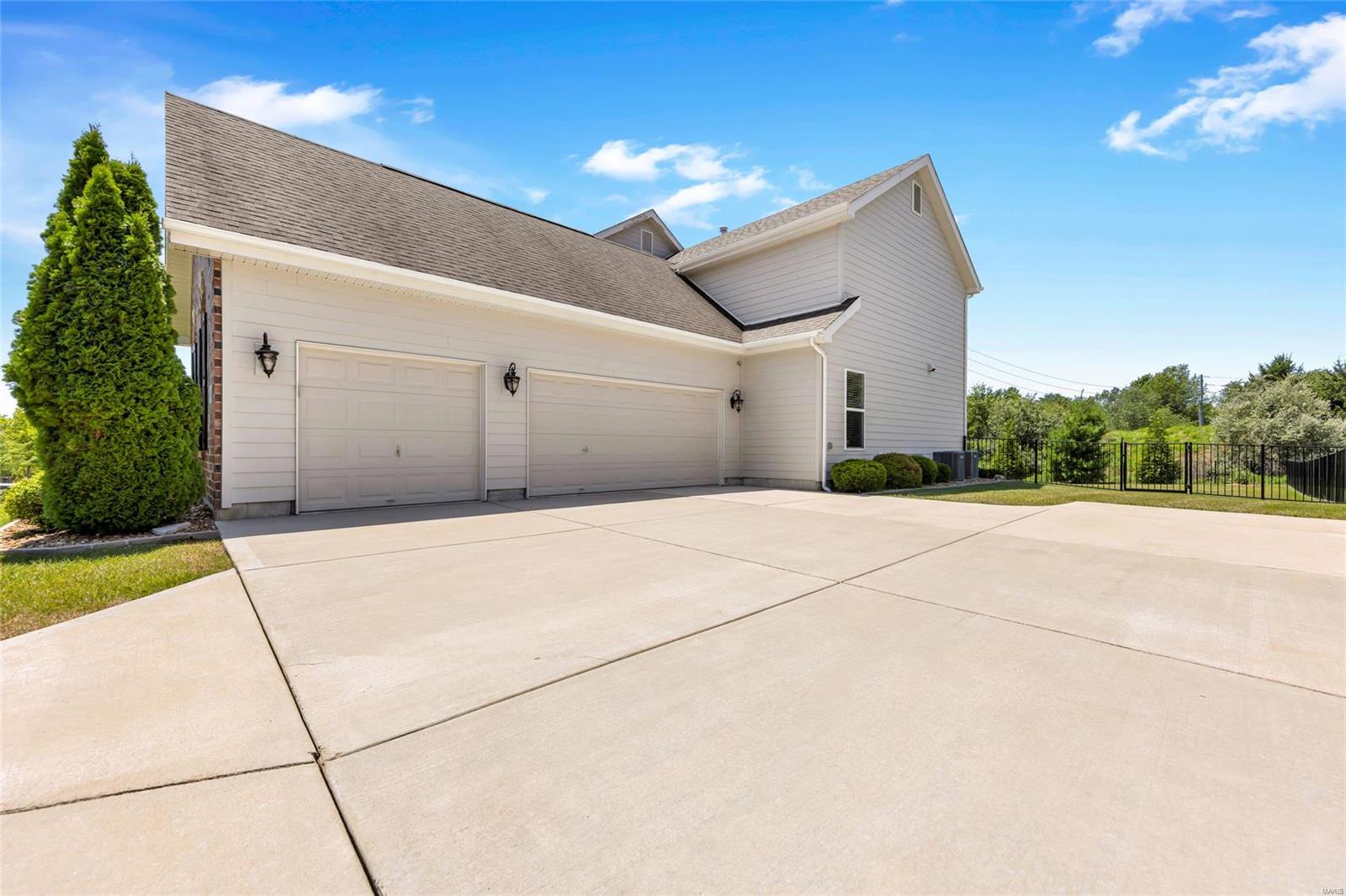 1049 Arbor Grove Court