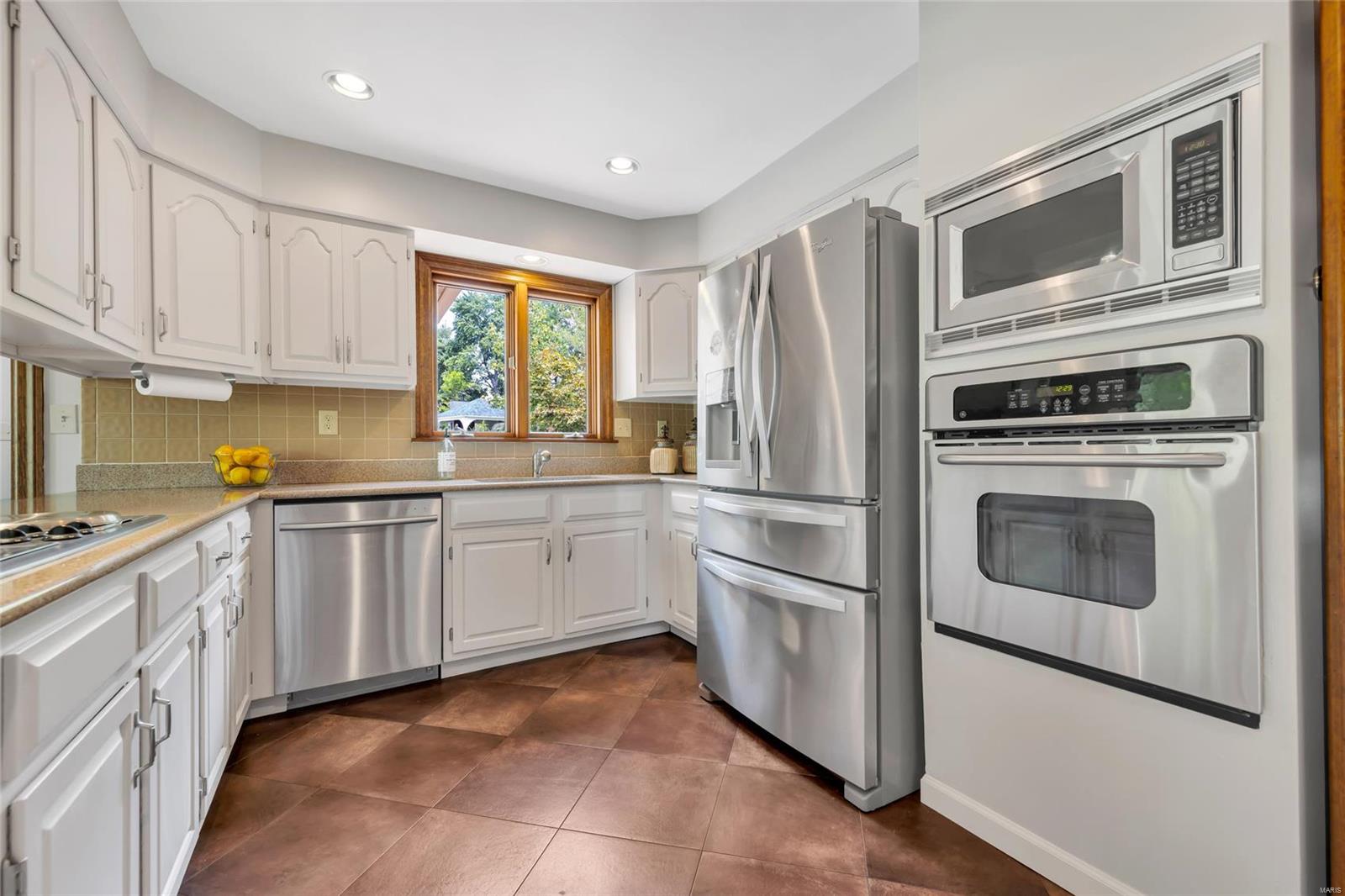 98 Meadowbrook Country Club