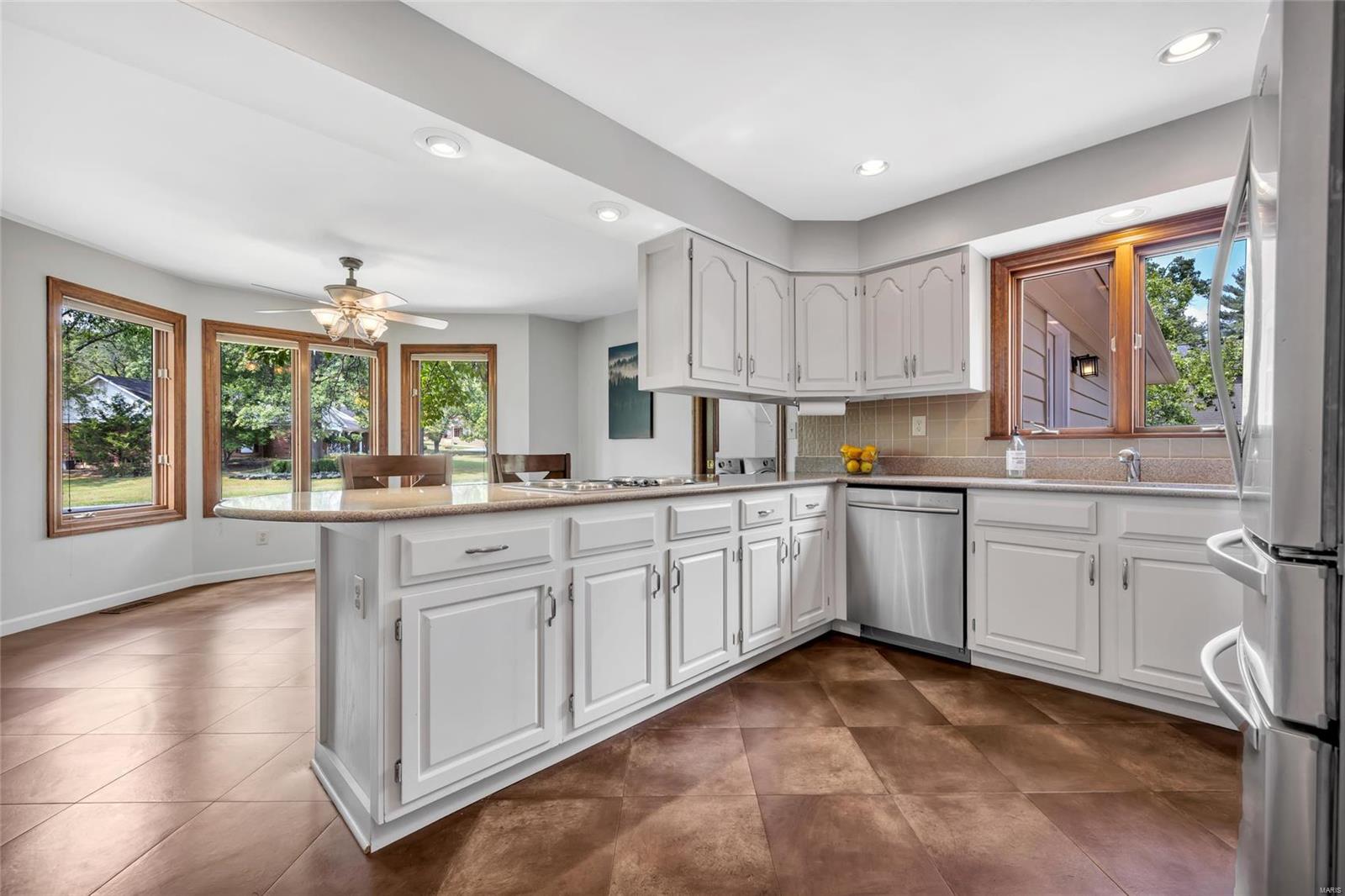 98 Meadowbrook Country Club