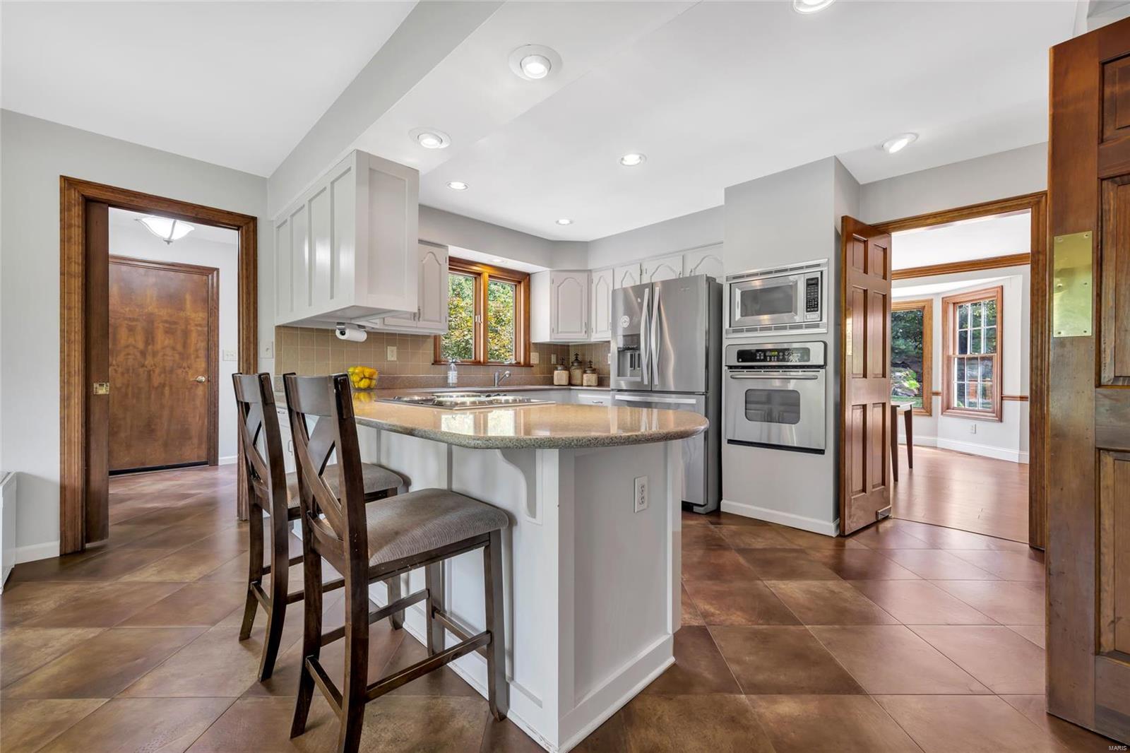 98 Meadowbrook Country Club