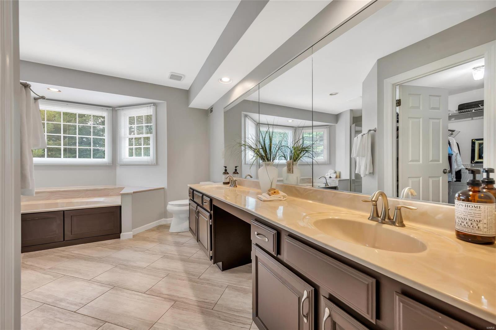 98 Meadowbrook Country Club