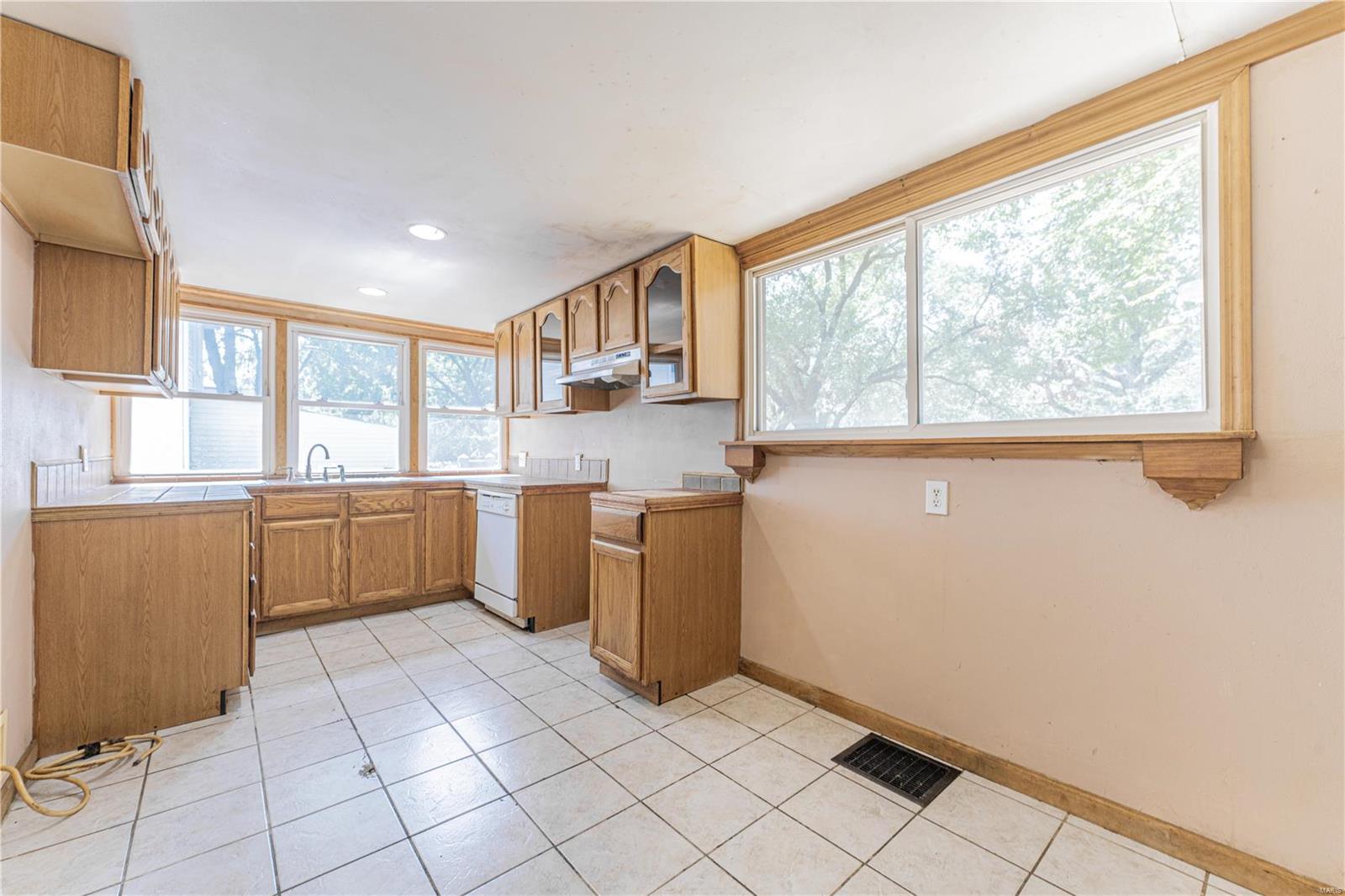 1123 N Benton Avenue