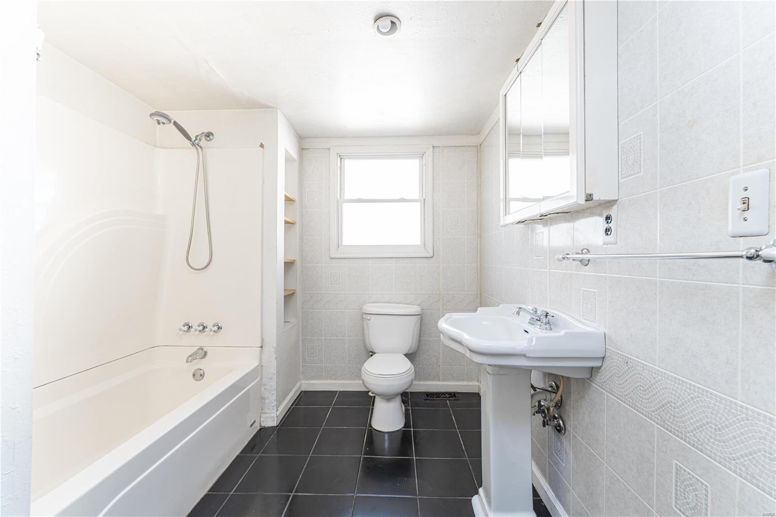 1123 N Benton Avenue