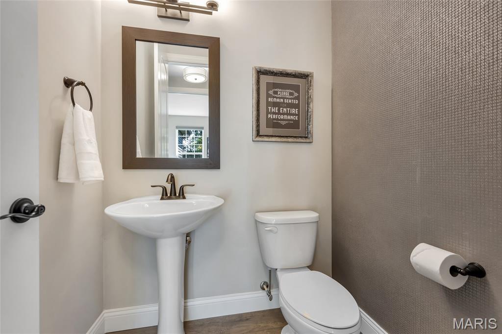 961 Chapelwood Court