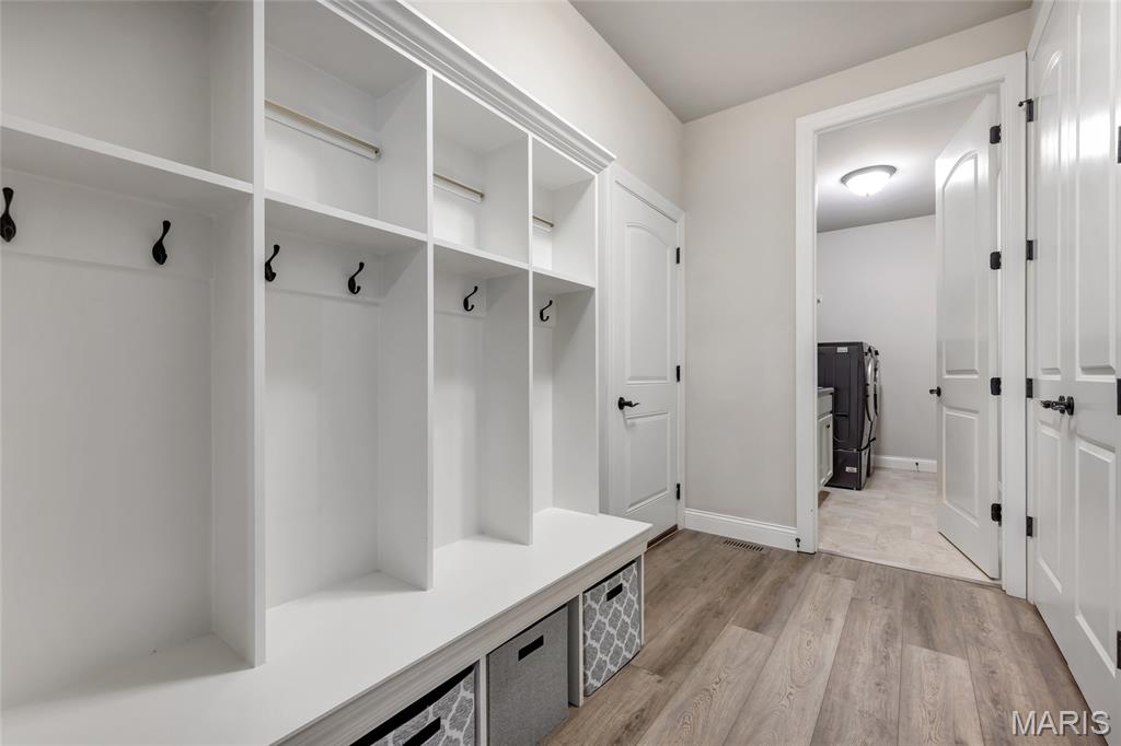 961 Chapelwood Court