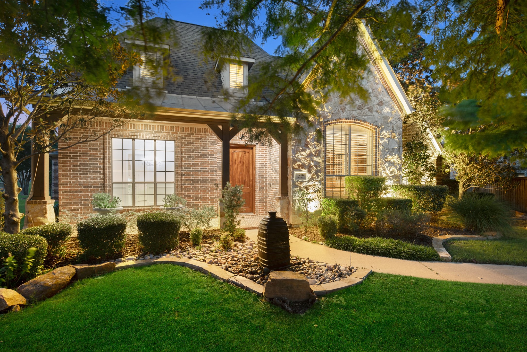 1208 Old Oak Court