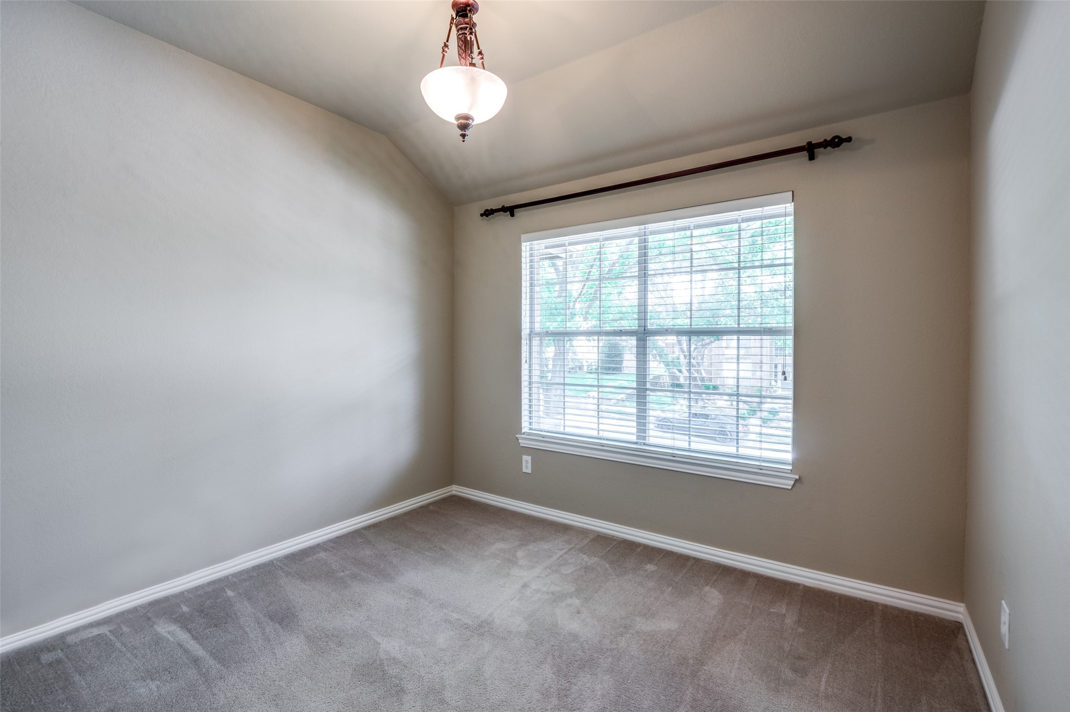 1005 Glendale Court