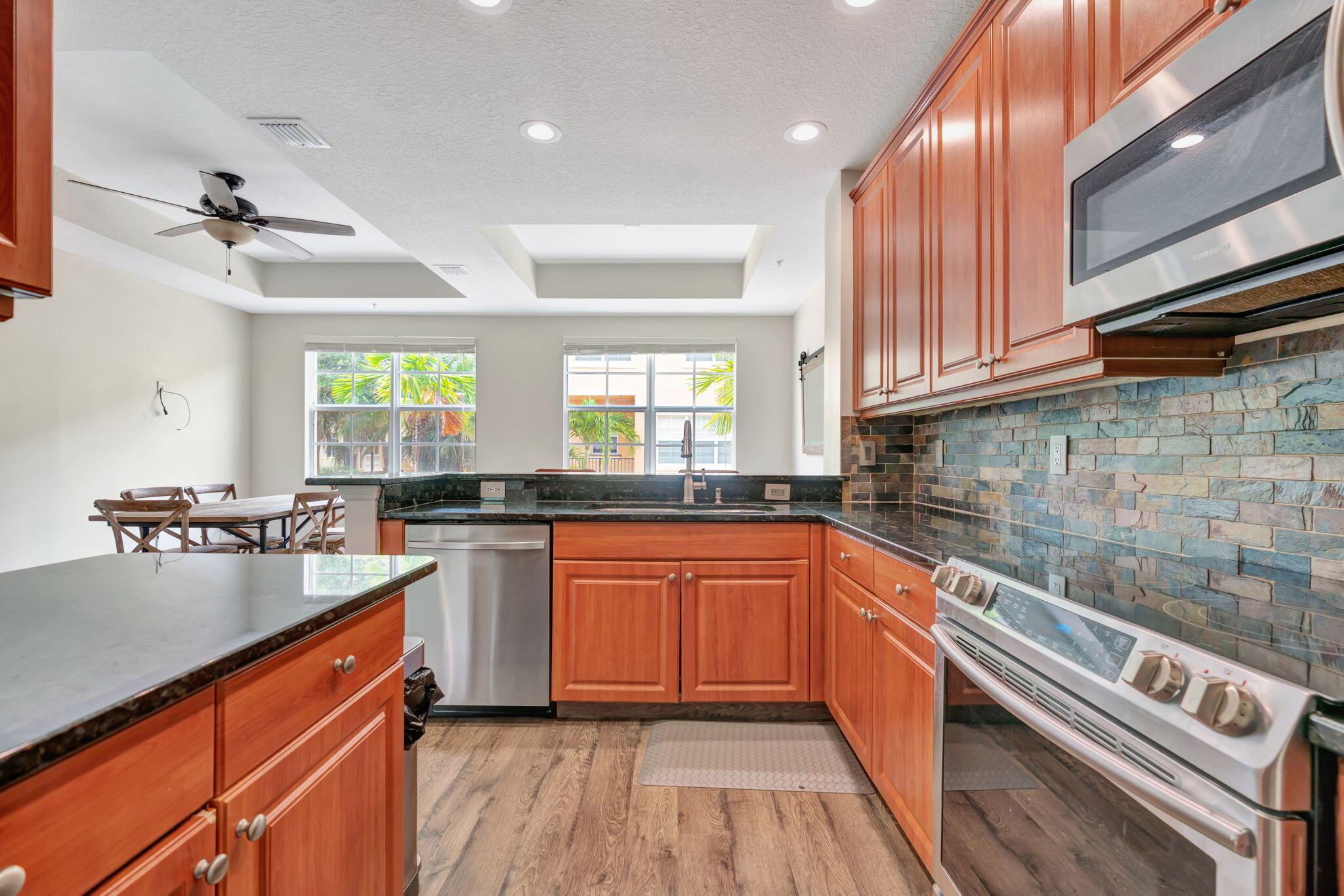 2562 Gardens Parkway
