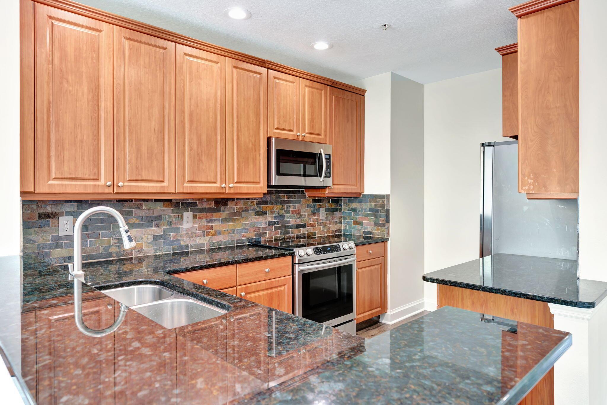 2562 Gardens Parkway