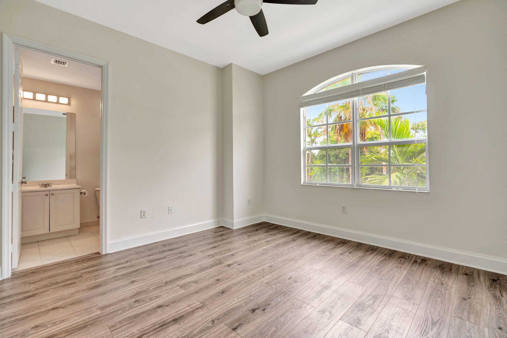 2562 Gardens Parkway
