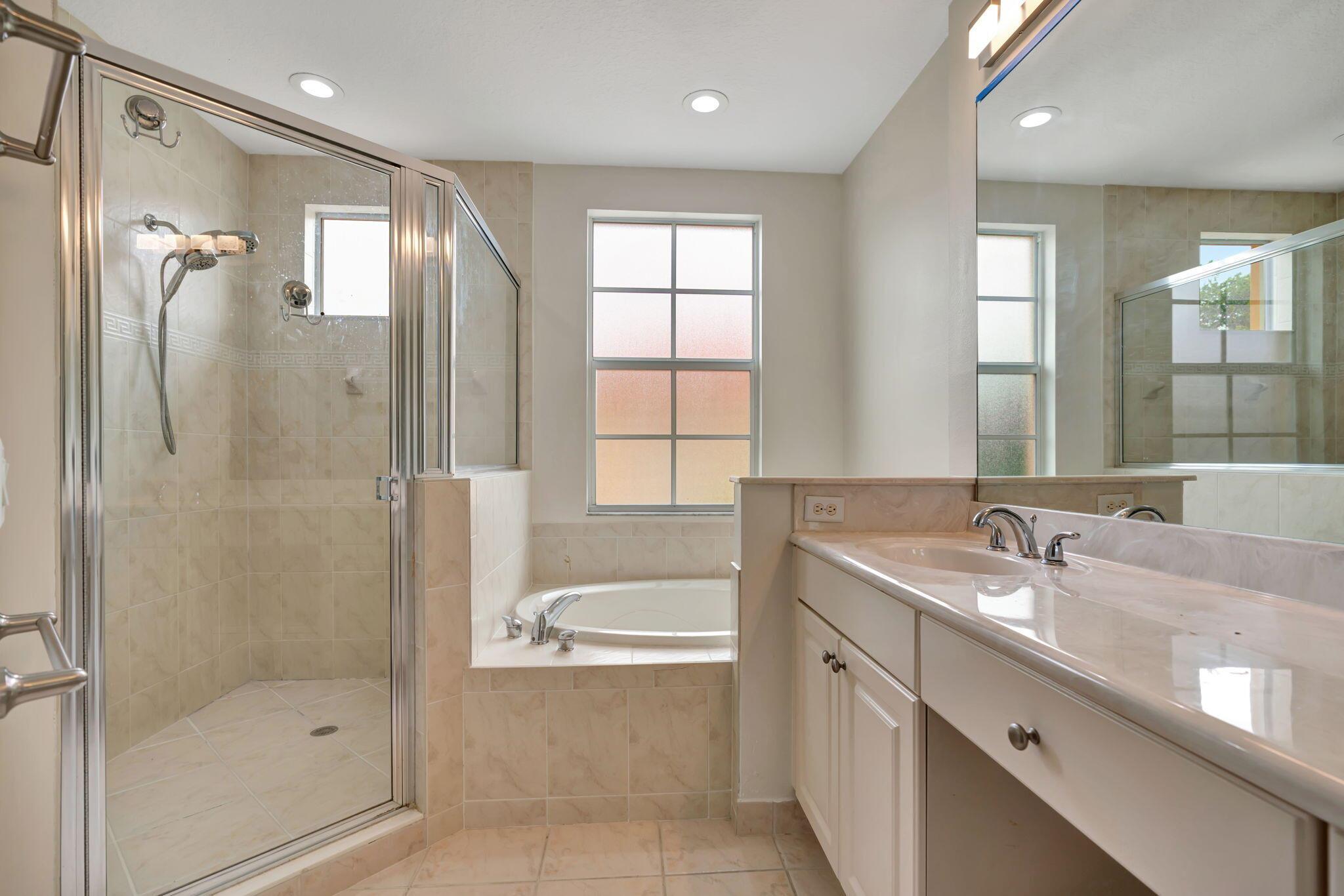 2562 Gardens Parkway