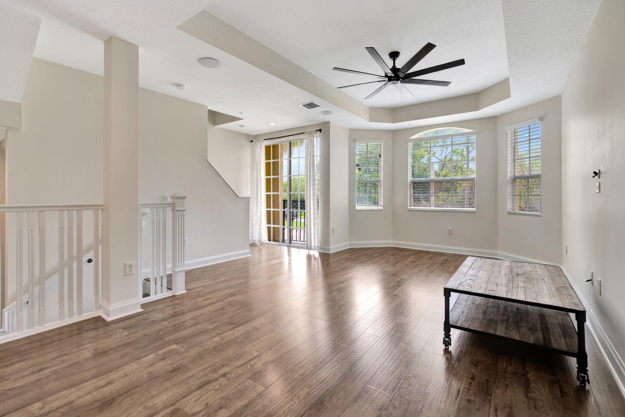 2562 Gardens Parkway