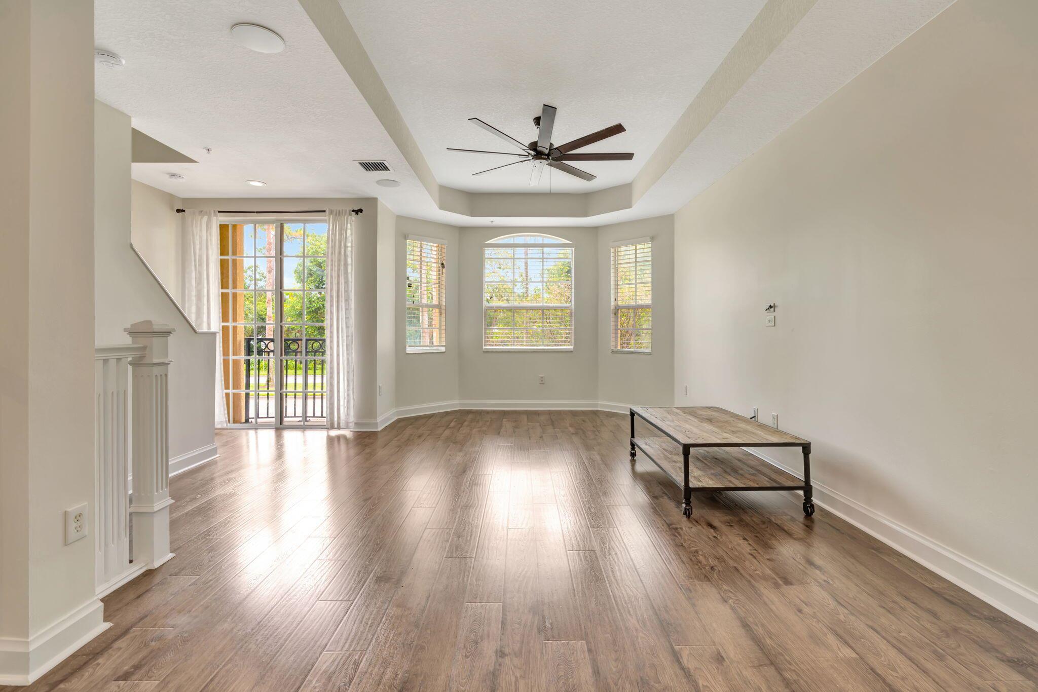 2562 Gardens Parkway