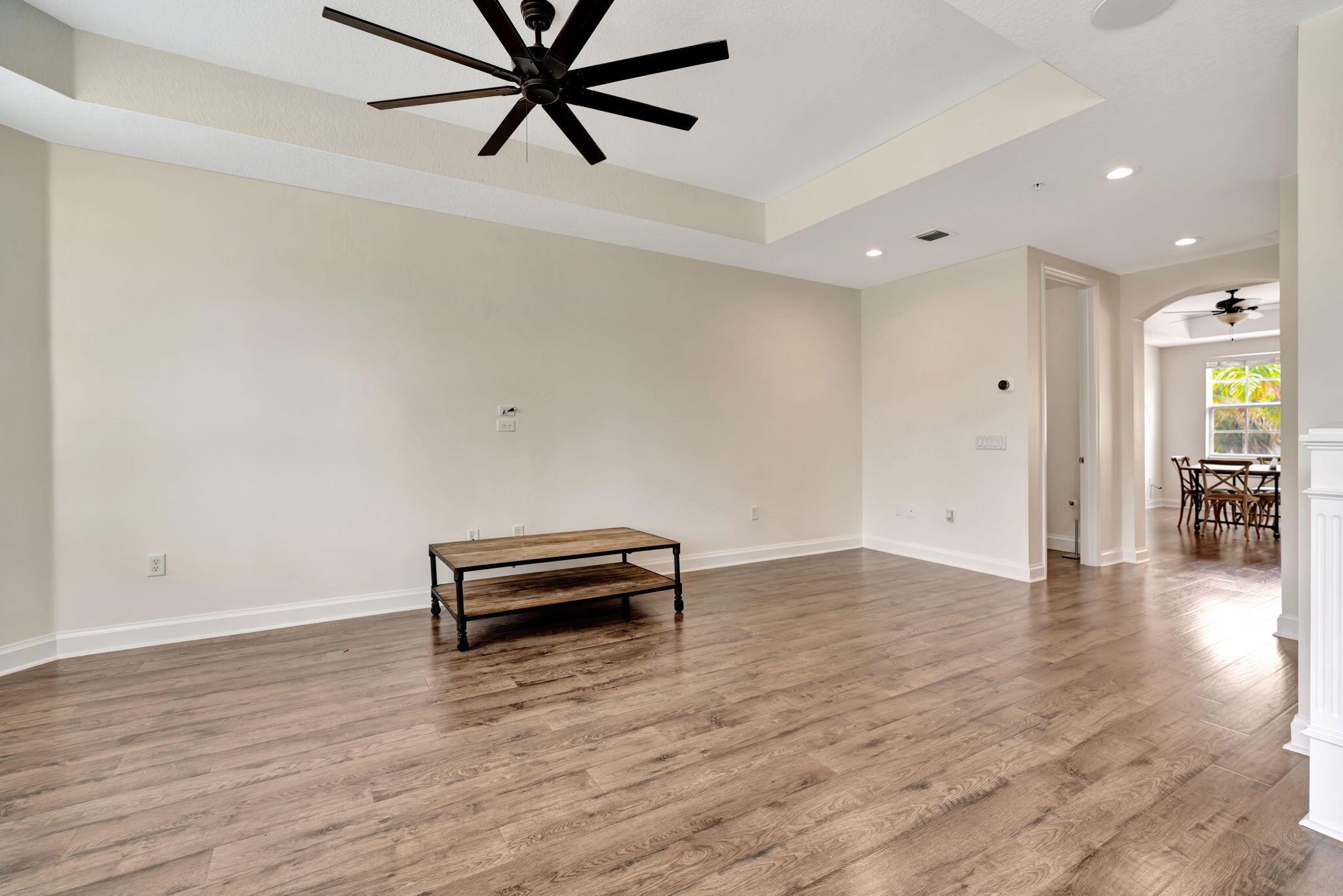 2562 Gardens Parkway