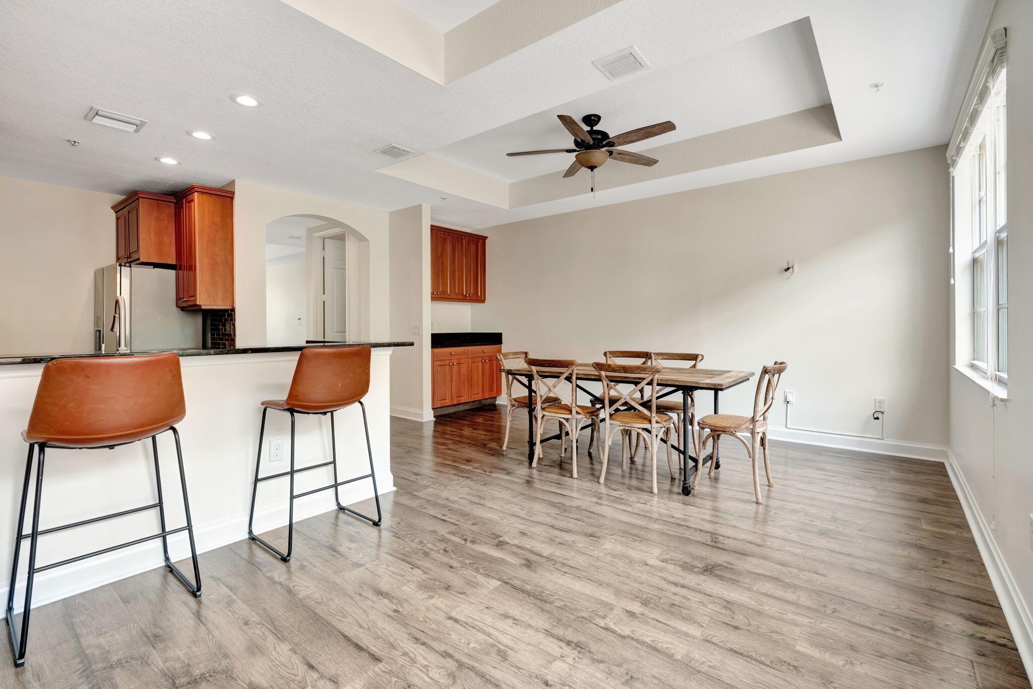 2562 Gardens Parkway