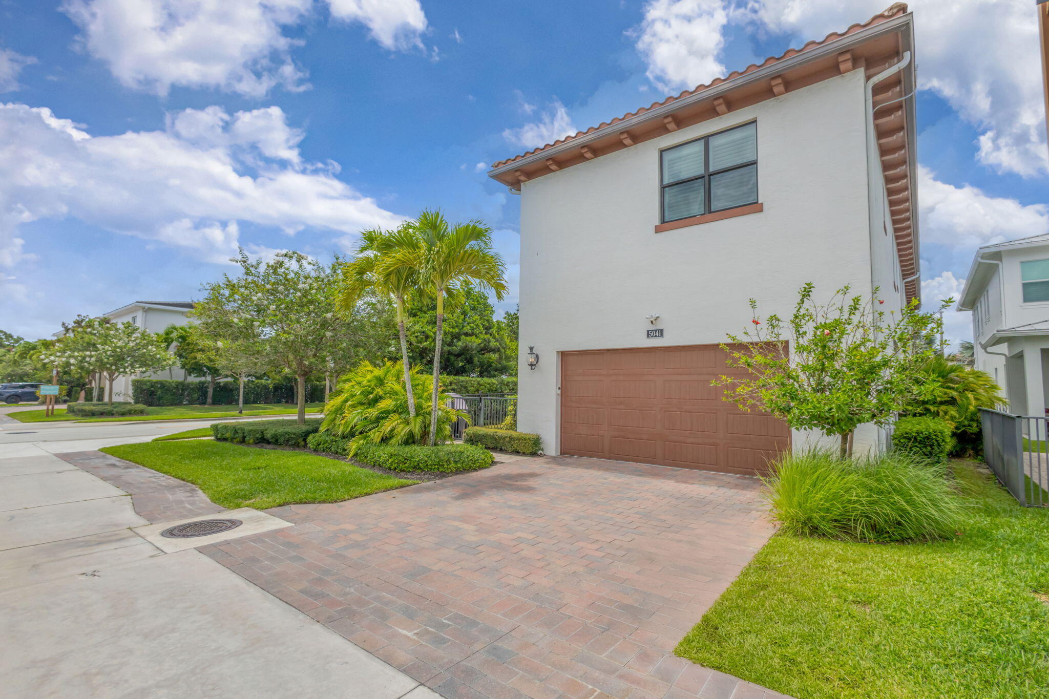 5041 Grandiflora Road